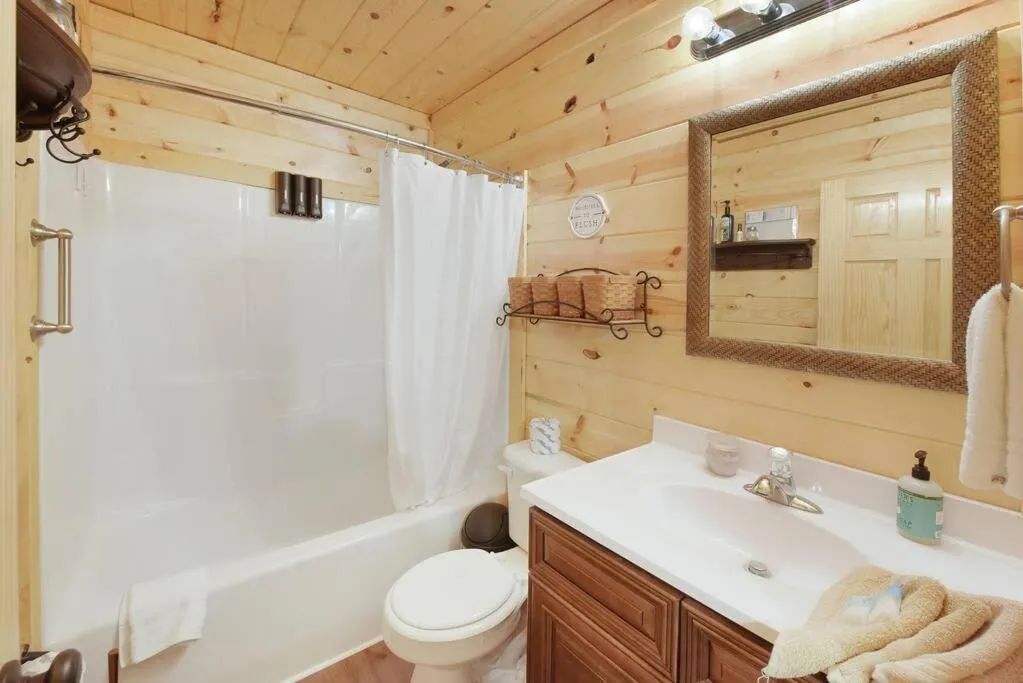 Enchanted Forest Cabin And Teepee! Lights & Laser Show! Private Hot Tub! Unique Stay!