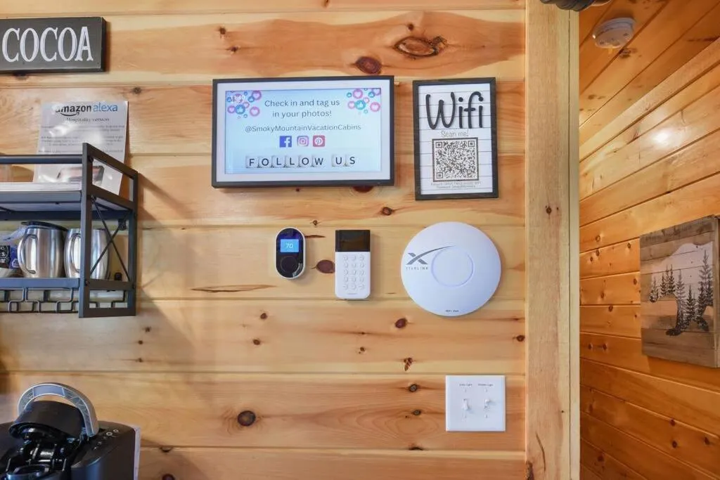 Enchanted Forest Cabin And Teepee! Lights & Laser Show! Private Hot Tub! Unique Stay!