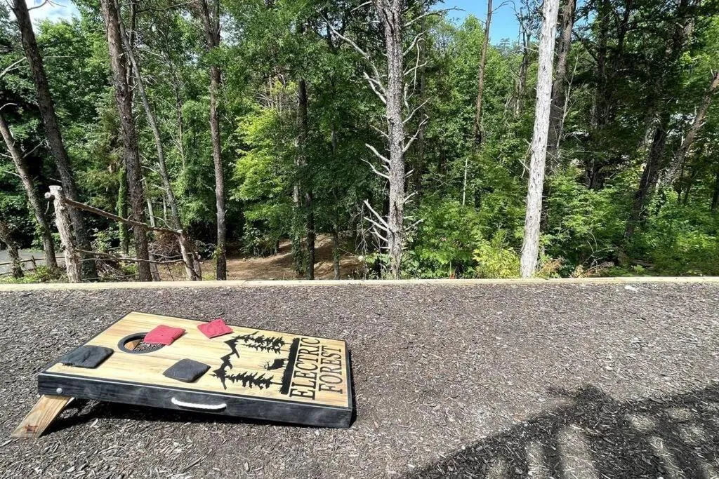 Enchanted Forest Cabin And Teepee! Lights & Laser Show! Private Hot Tub! Unique Stay!