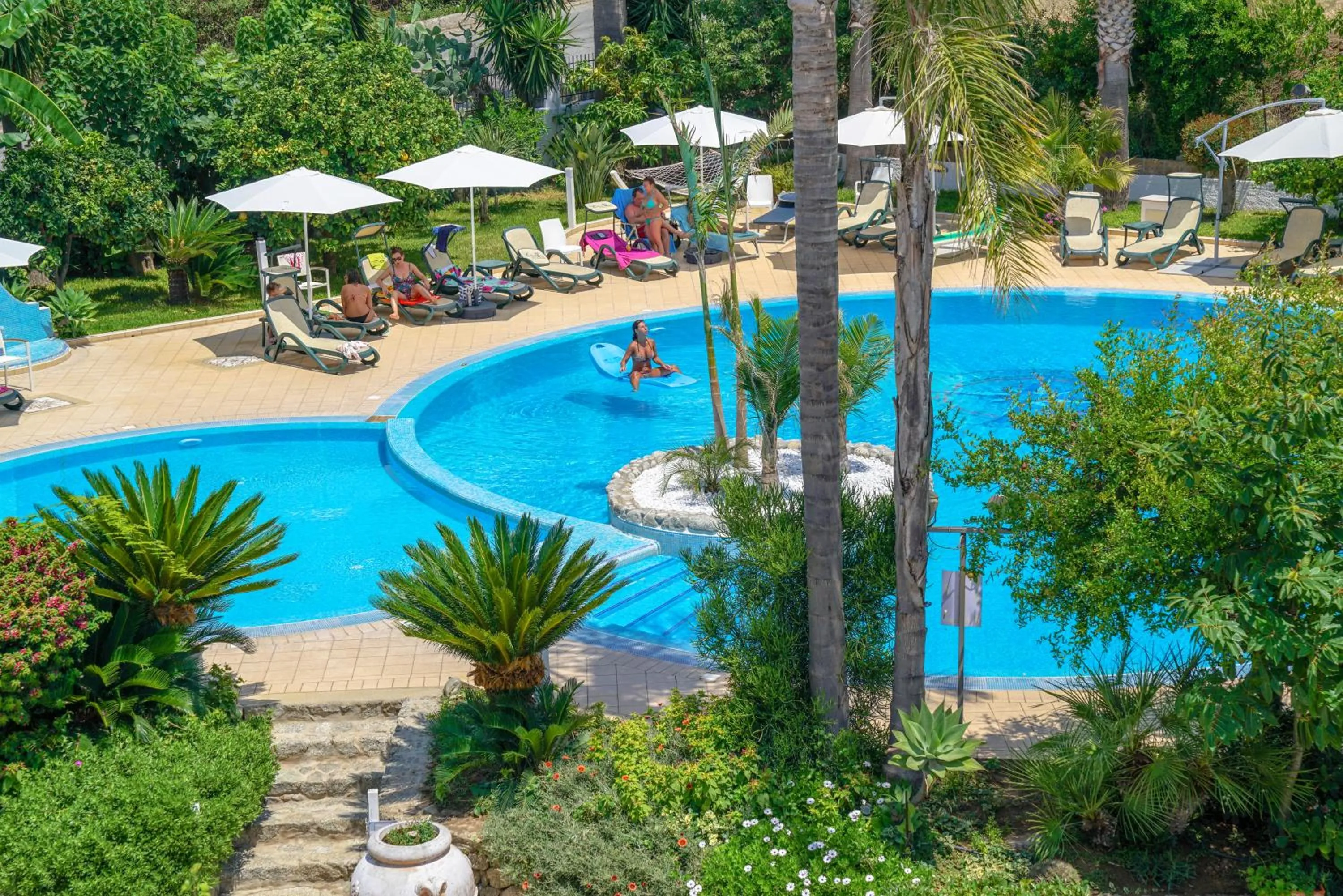 Swimming pool in La Bussola Hotel Calabria