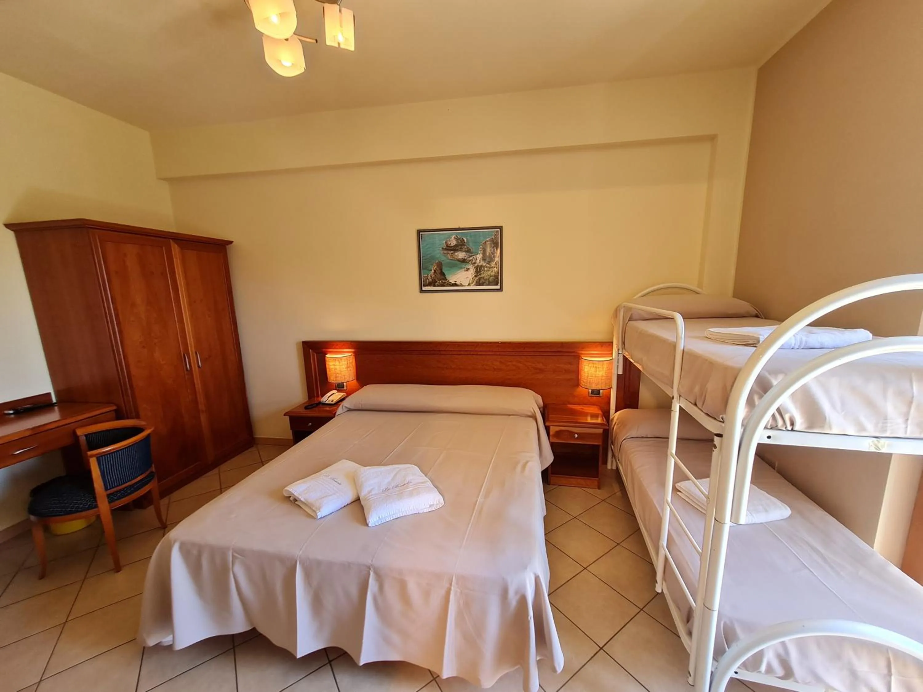 Bedroom, Bed in La Bussola Hotel Calabria