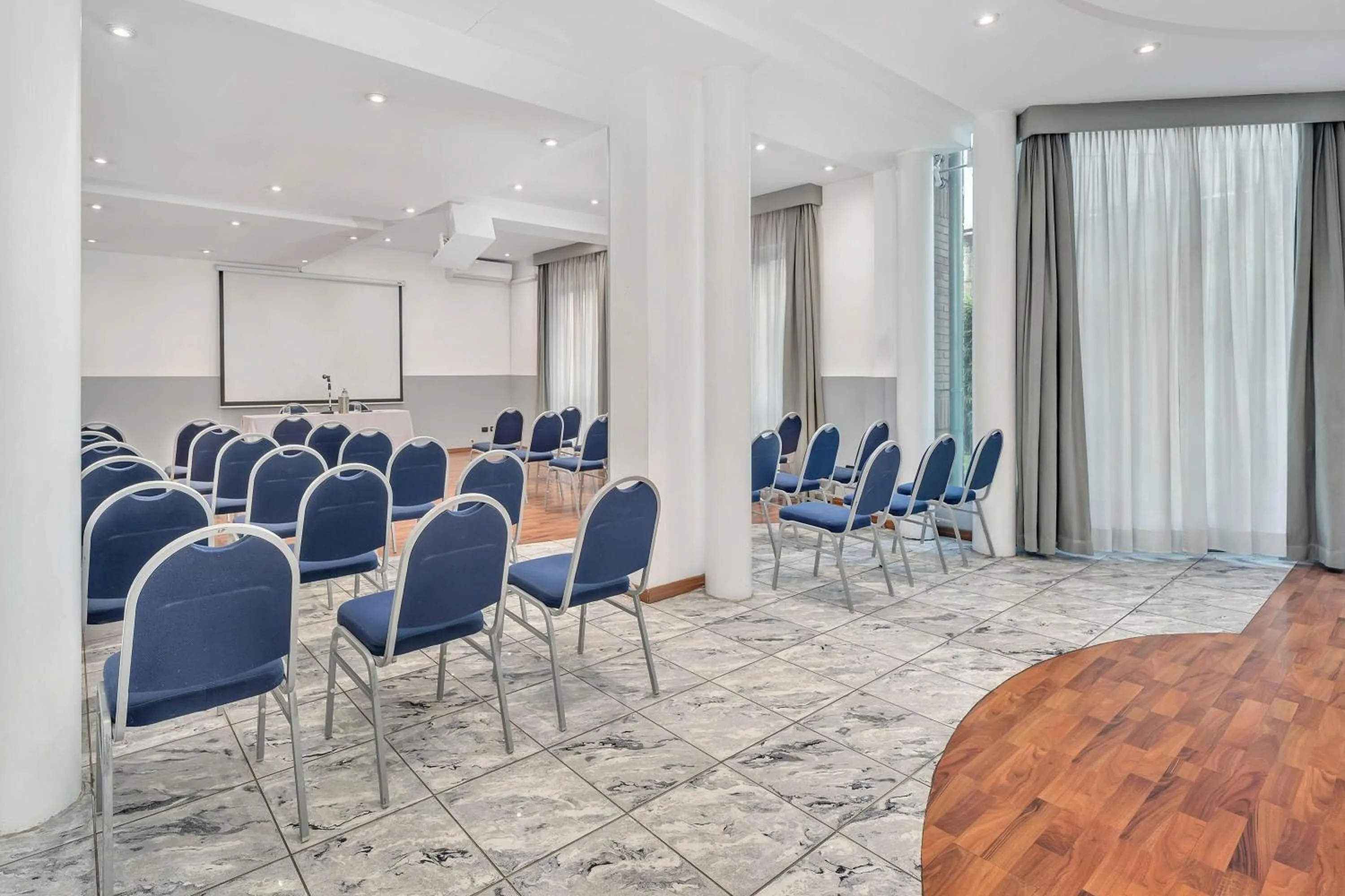 Meeting/conference room in B&B HOTEL Milano Cologno Studios