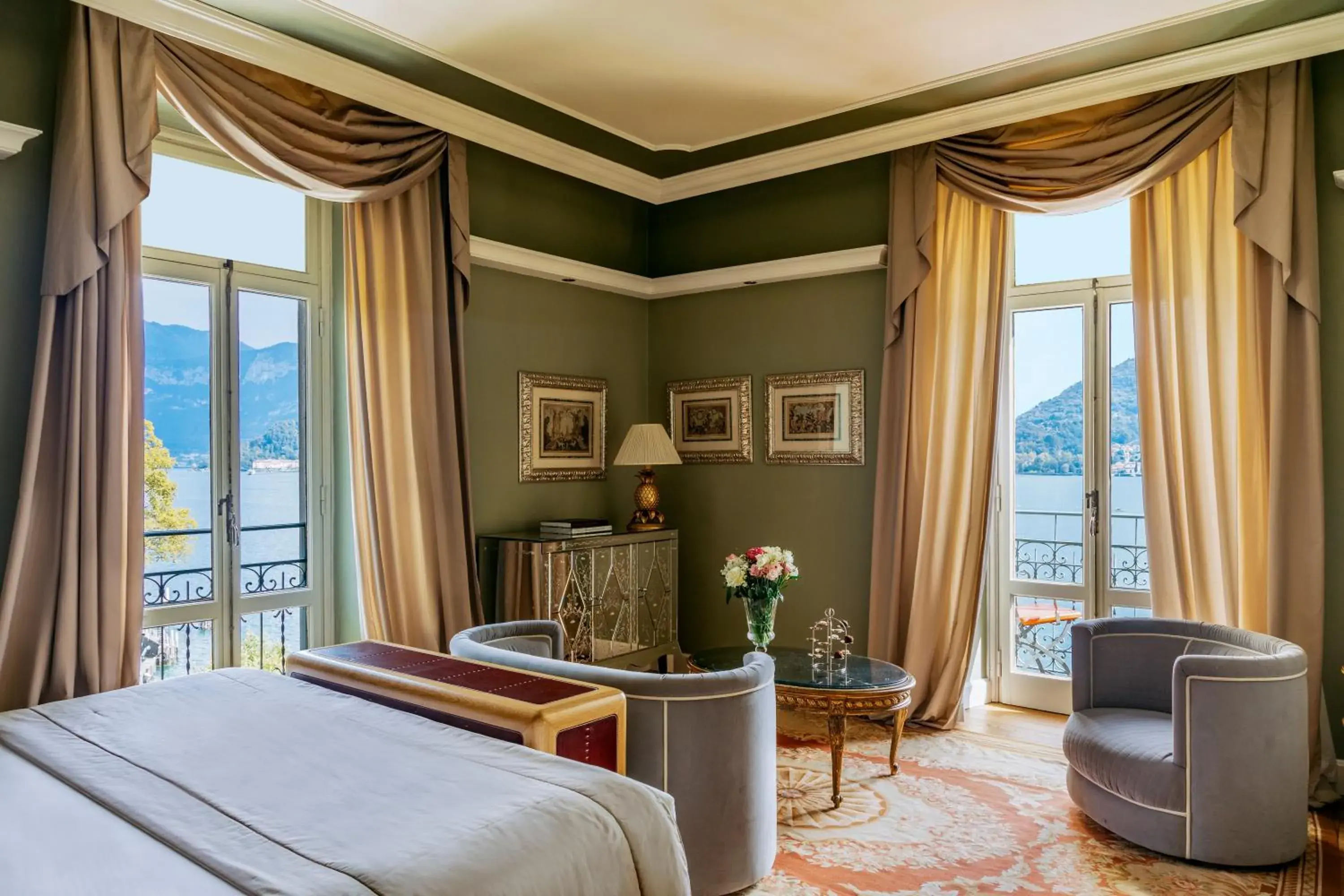 Deluxe Double Room with Lake View in Grand Hotel Tremezzo Deluxe Double Room with Lake View in Grand Hotel Tremezzo