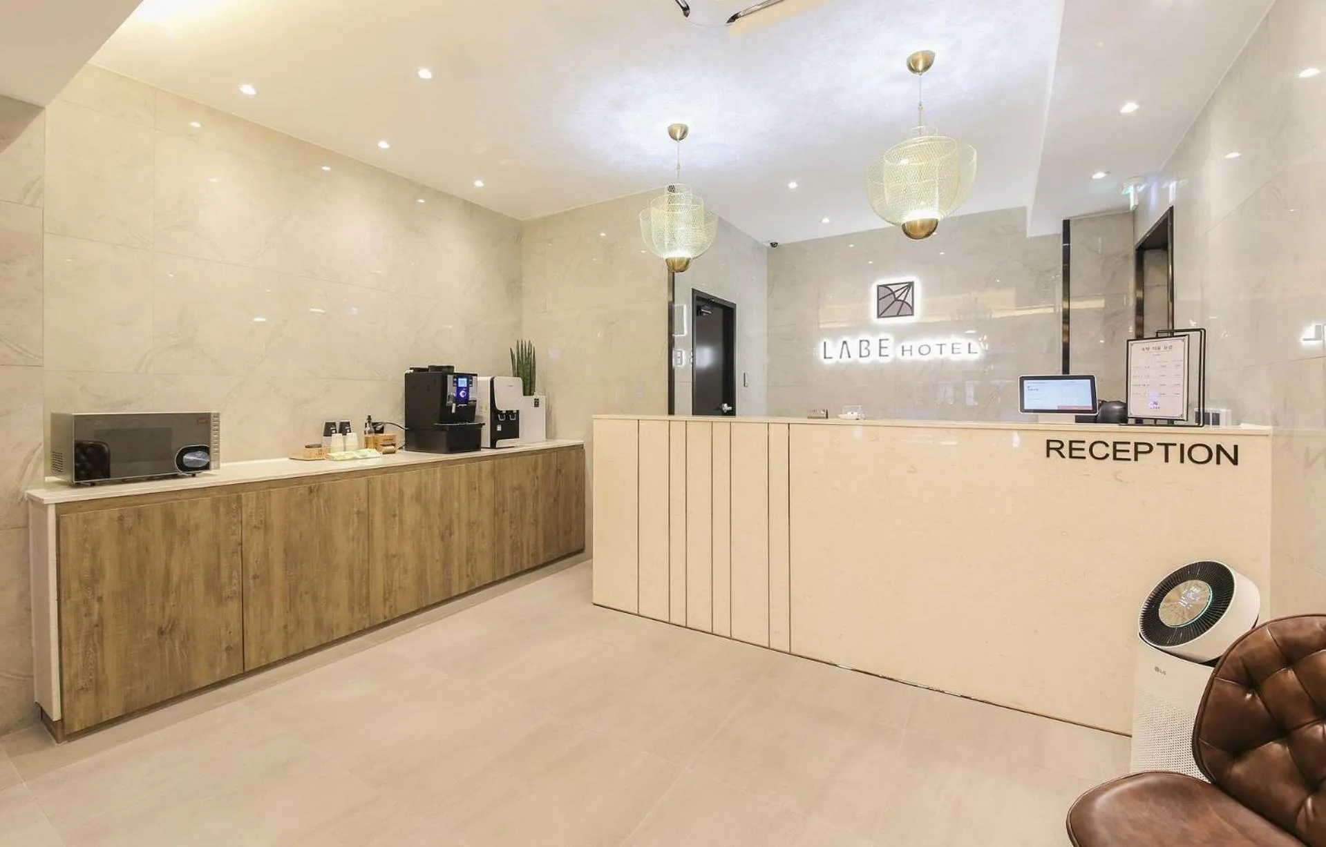 Lobby or reception in LABE Hotel