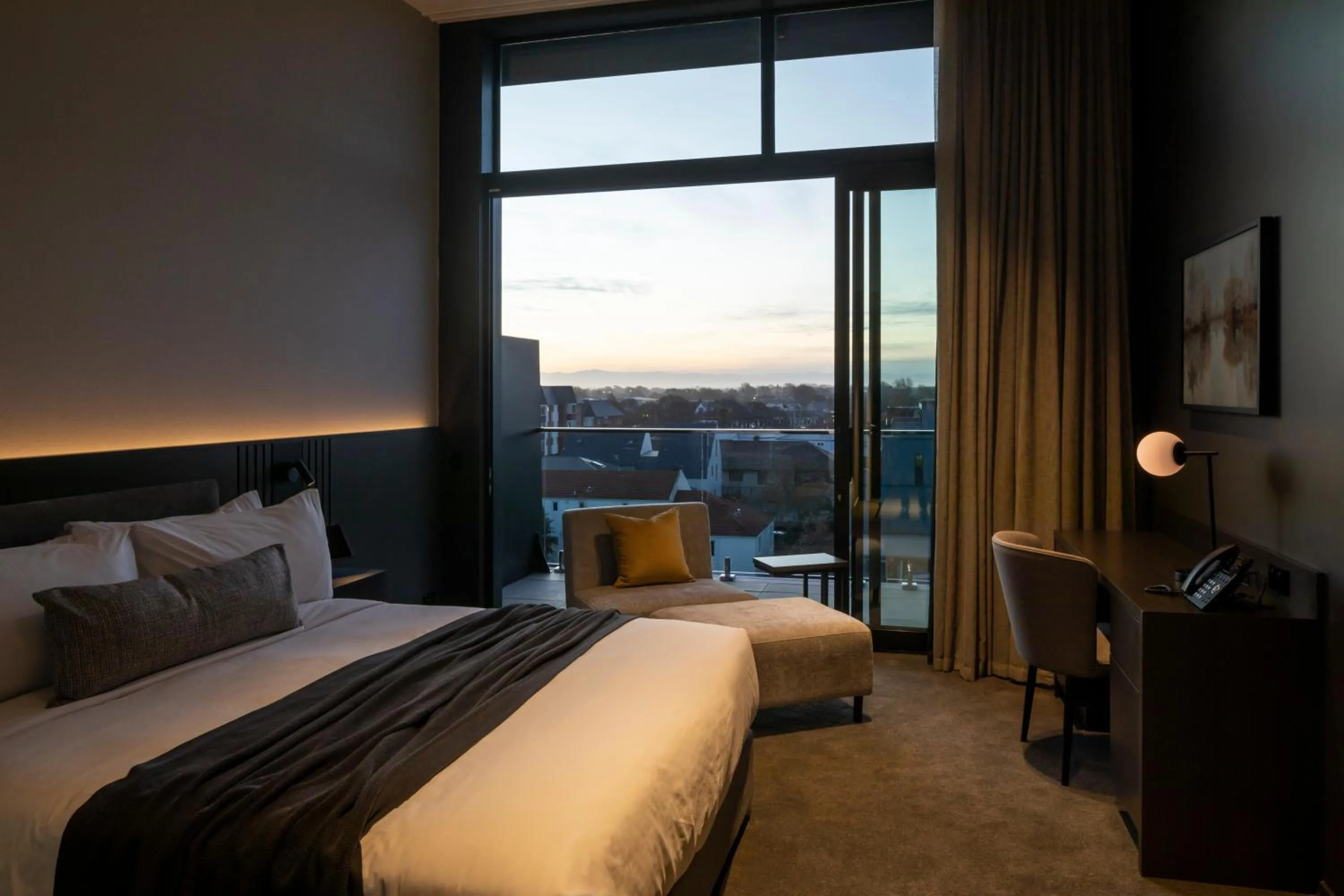 Guests, Bed in The Mayfair