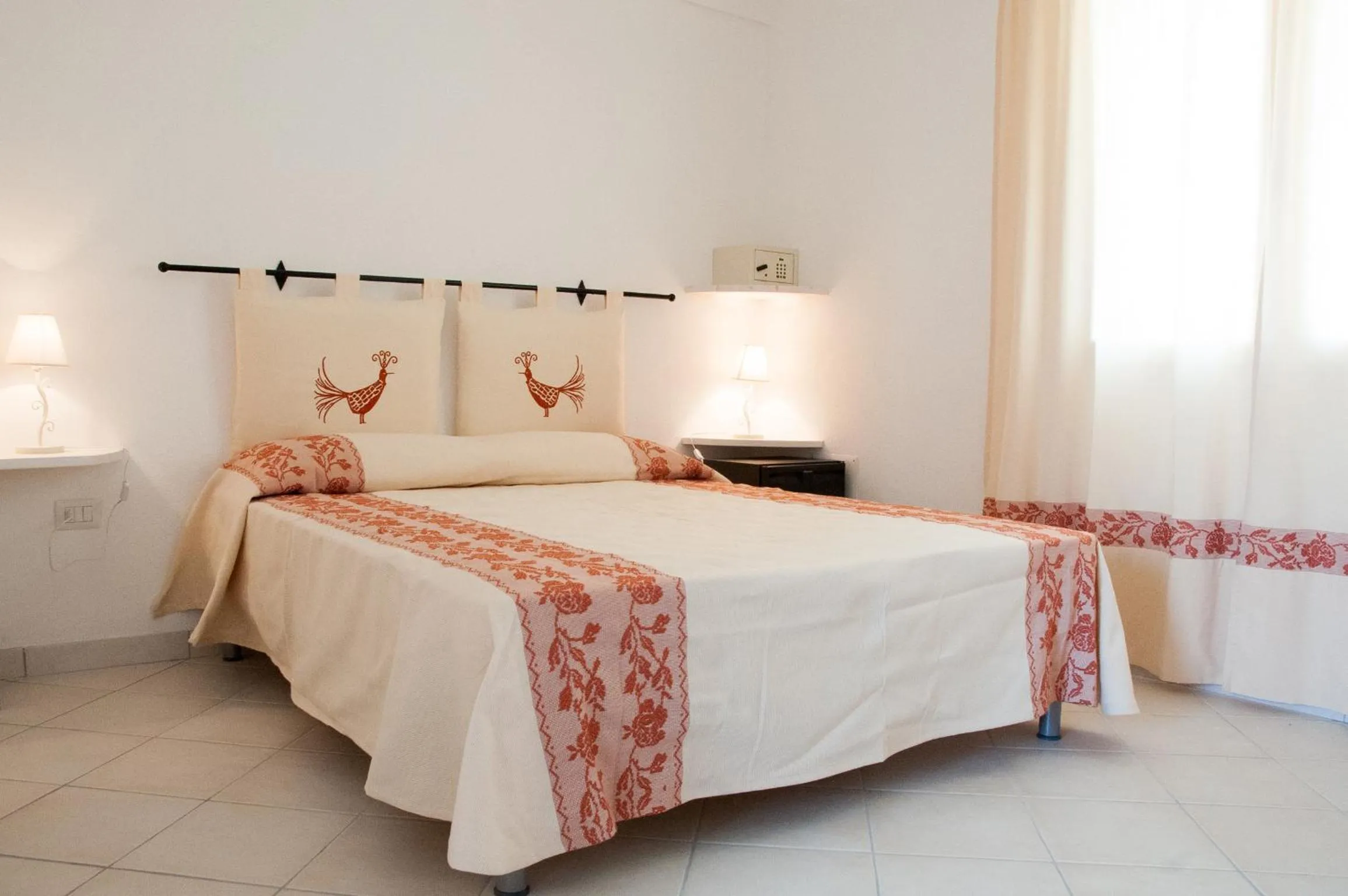 Photo of the whole room in Meta Hotel