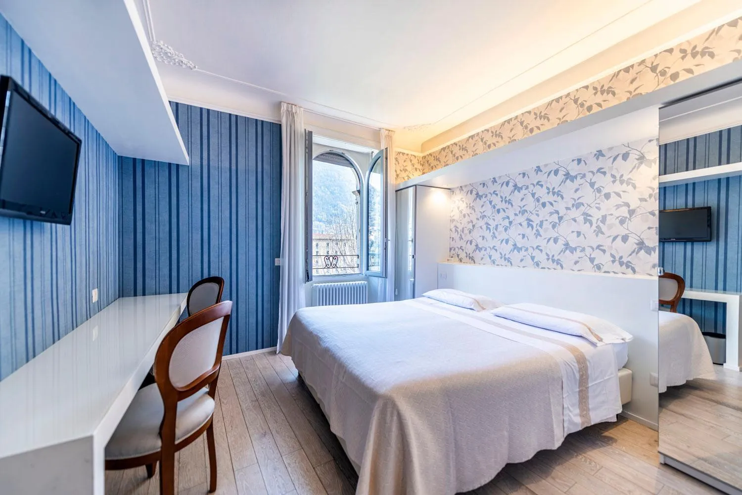 Bed in Hotel Metropole Suisse