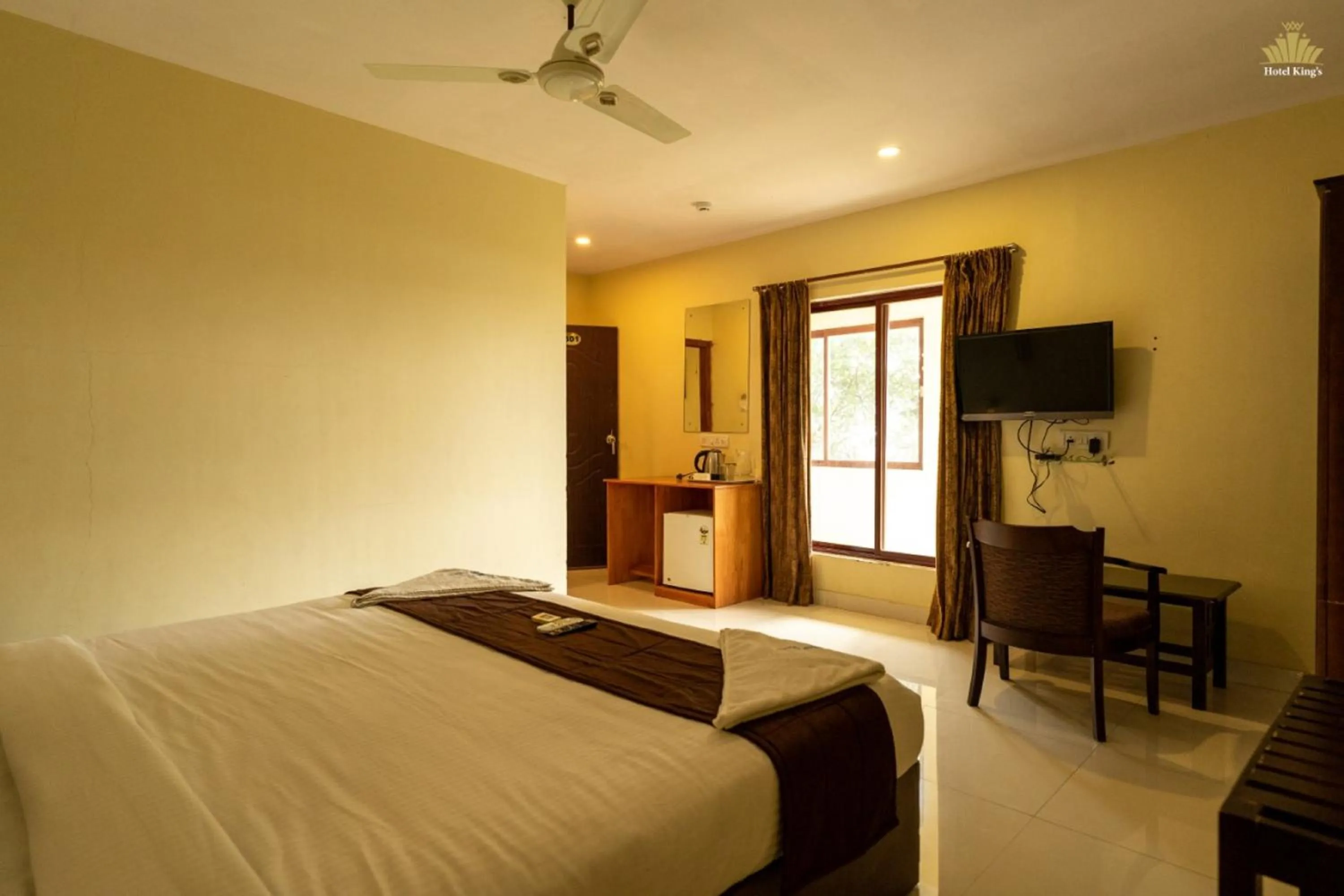 View (from property/room), Bed in Hotel The King's