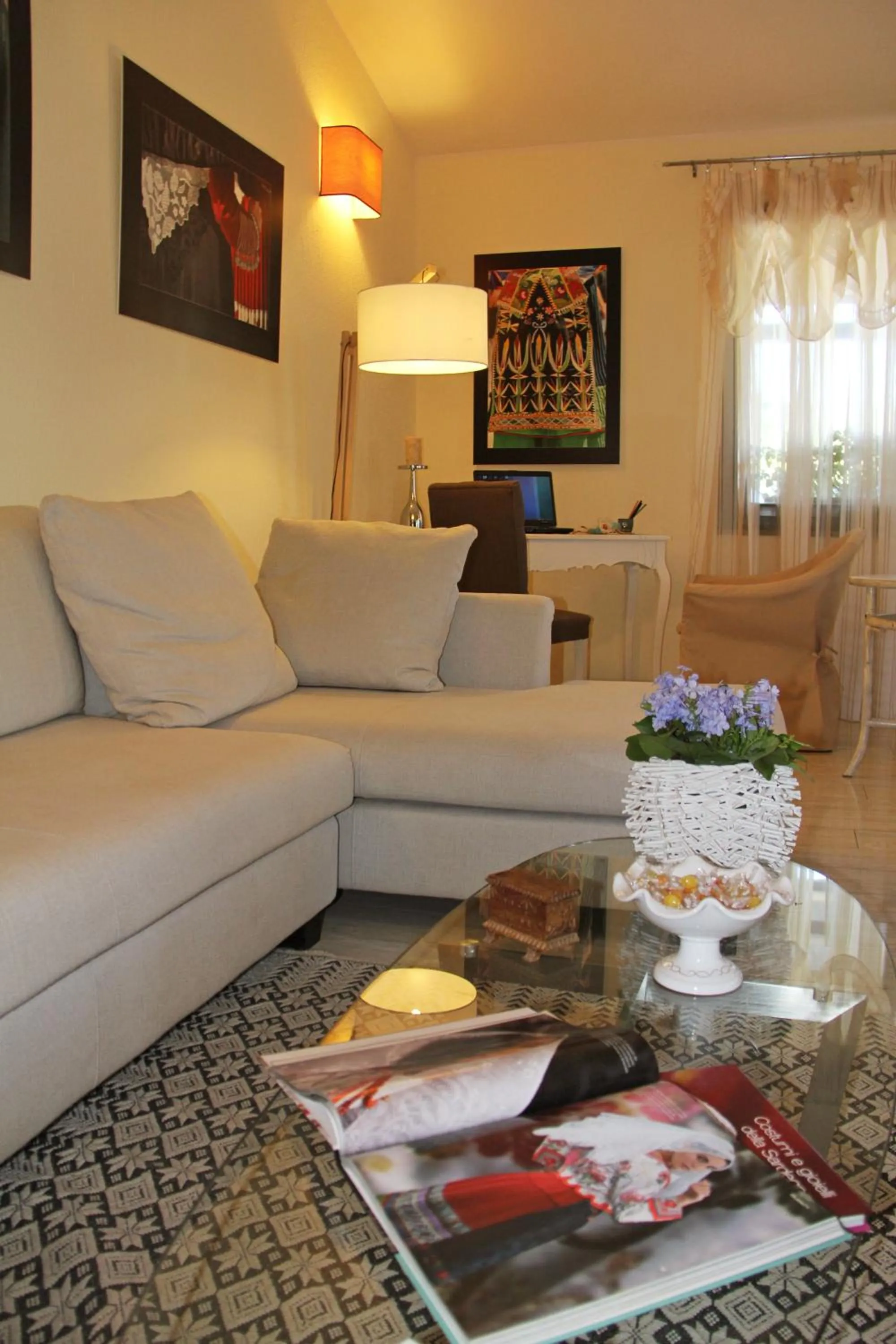 Communal lounge/ TV room in Albaruja Hotel