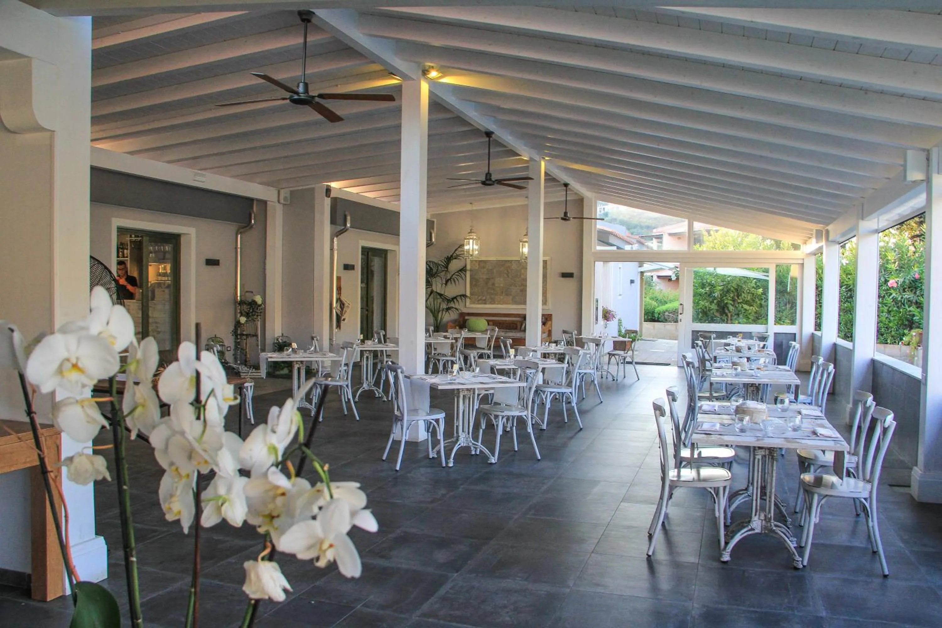 Food and drinks in Albaruja Hotel