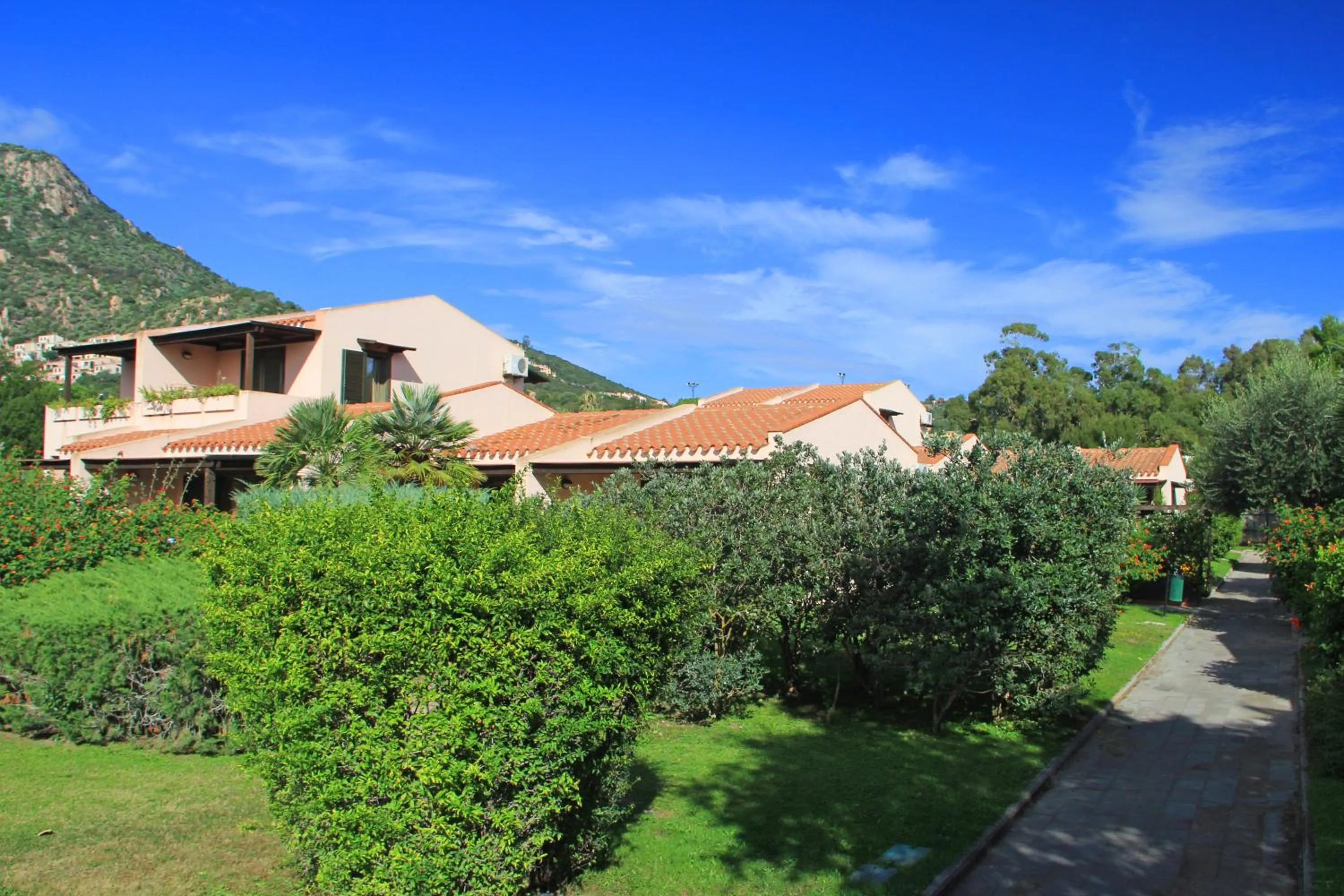 Facade/entrance in Albaruja Hotel