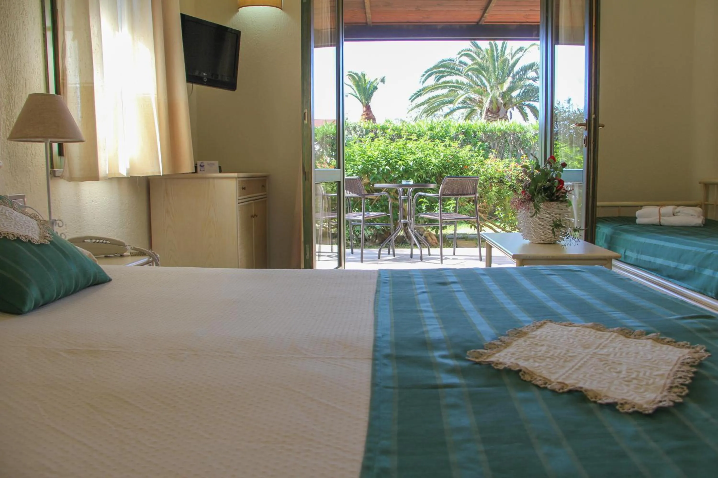 Day, Bed in Albaruja Hotel