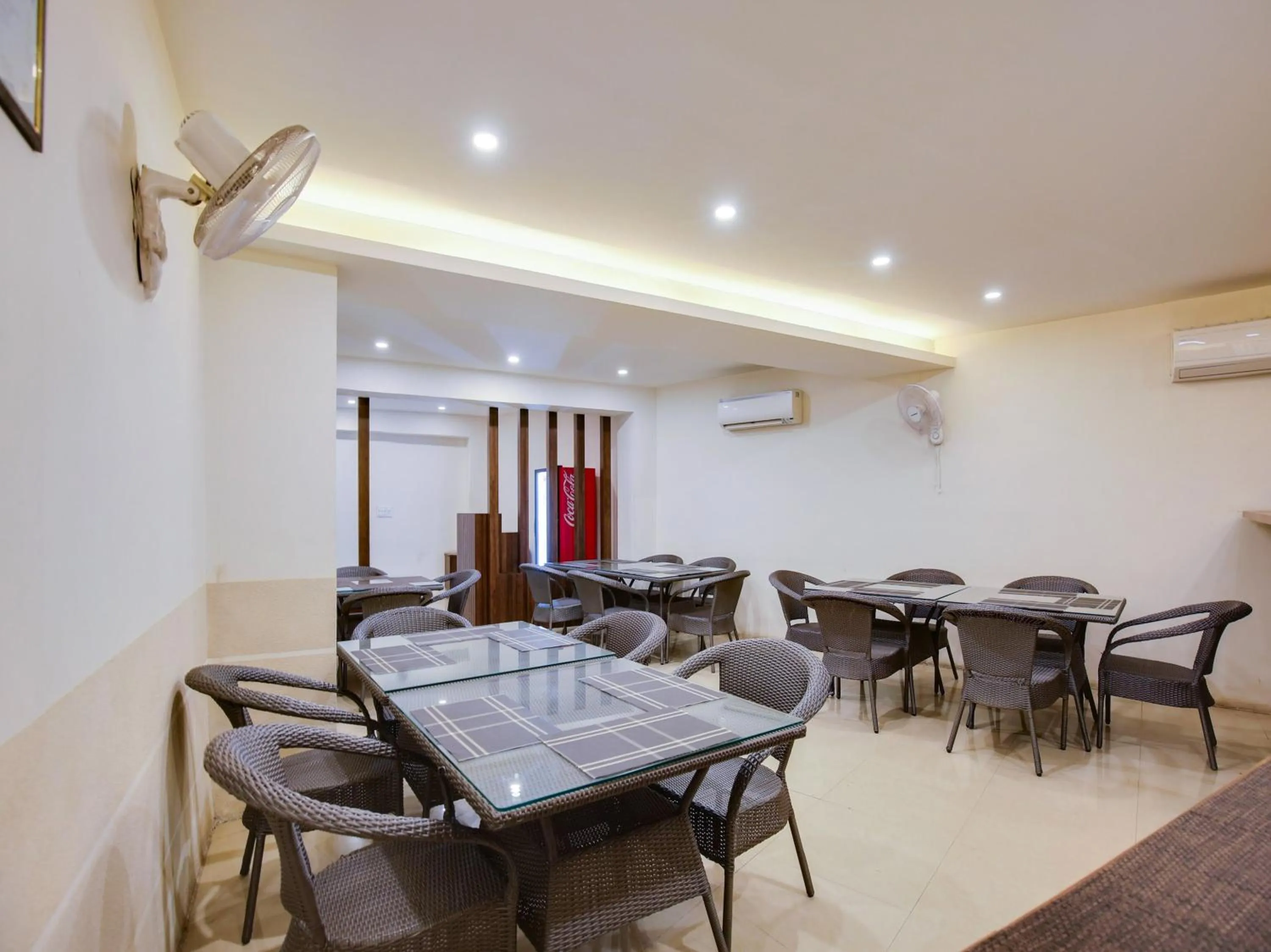Restaurant/places to eat in Hotel Ludhiana Regency