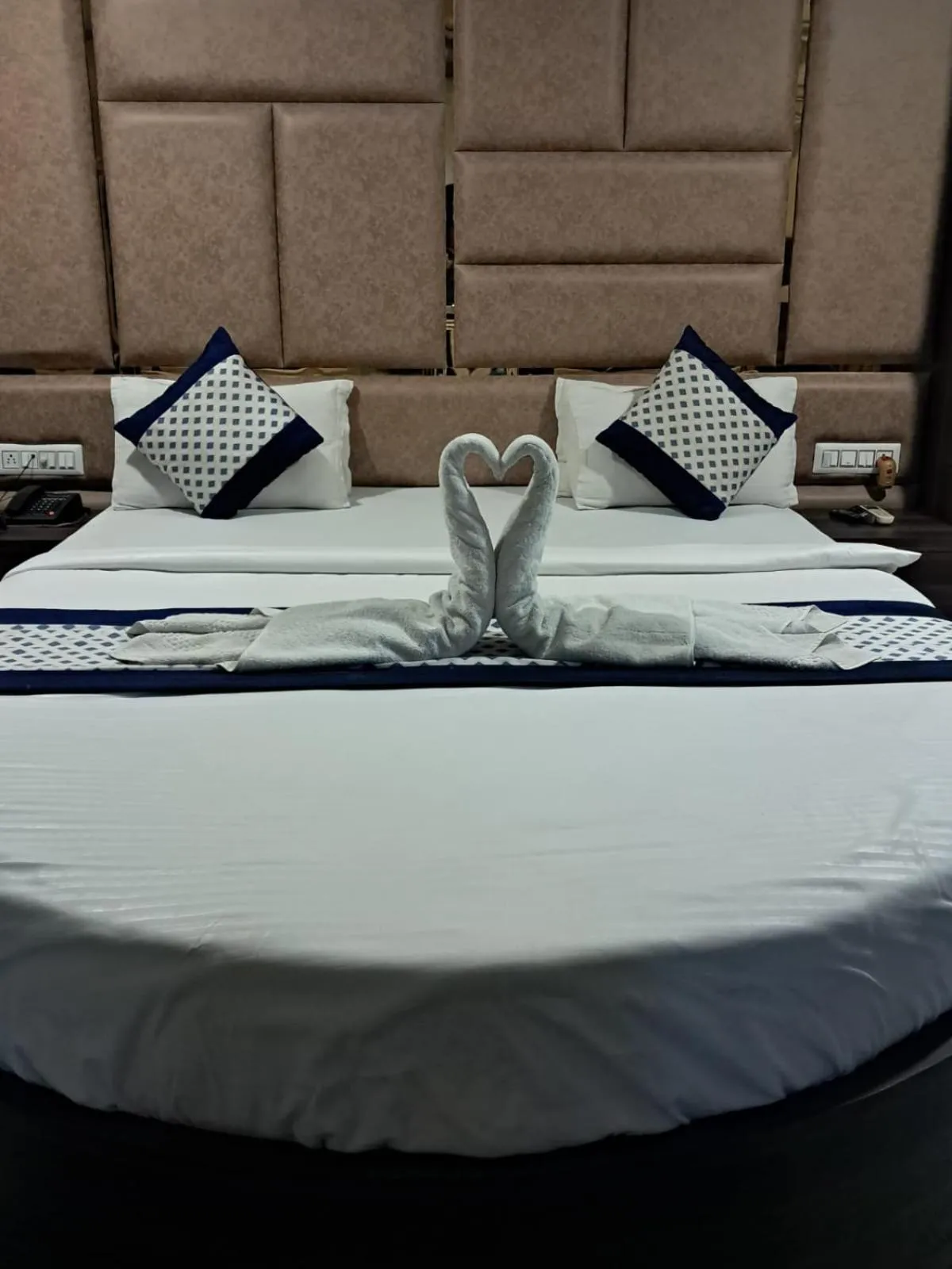 Bedroom, Bed in Hotel Ludhiana Regency