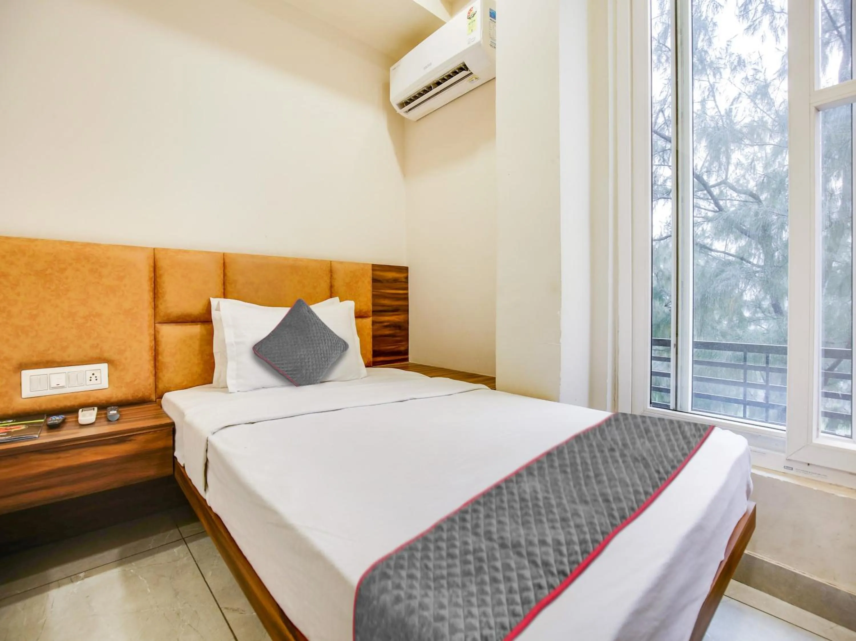 Bedroom, Bed in Hotel Ludhiana Regency