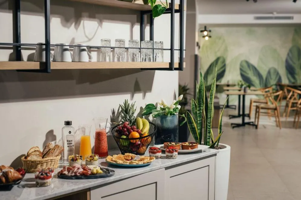 Breakfast in Amery House