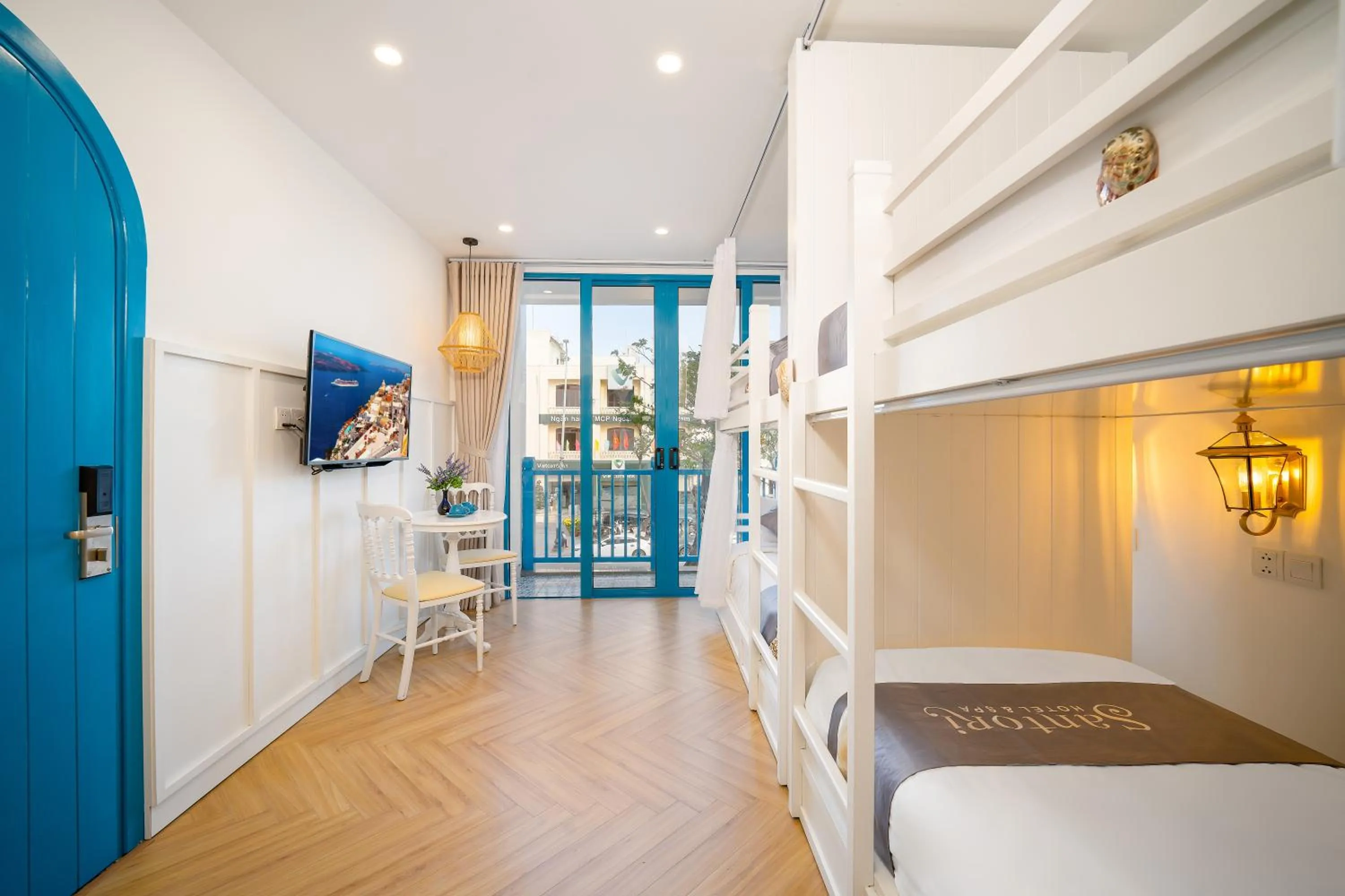 bunk bed in Santori Hotel And Spa