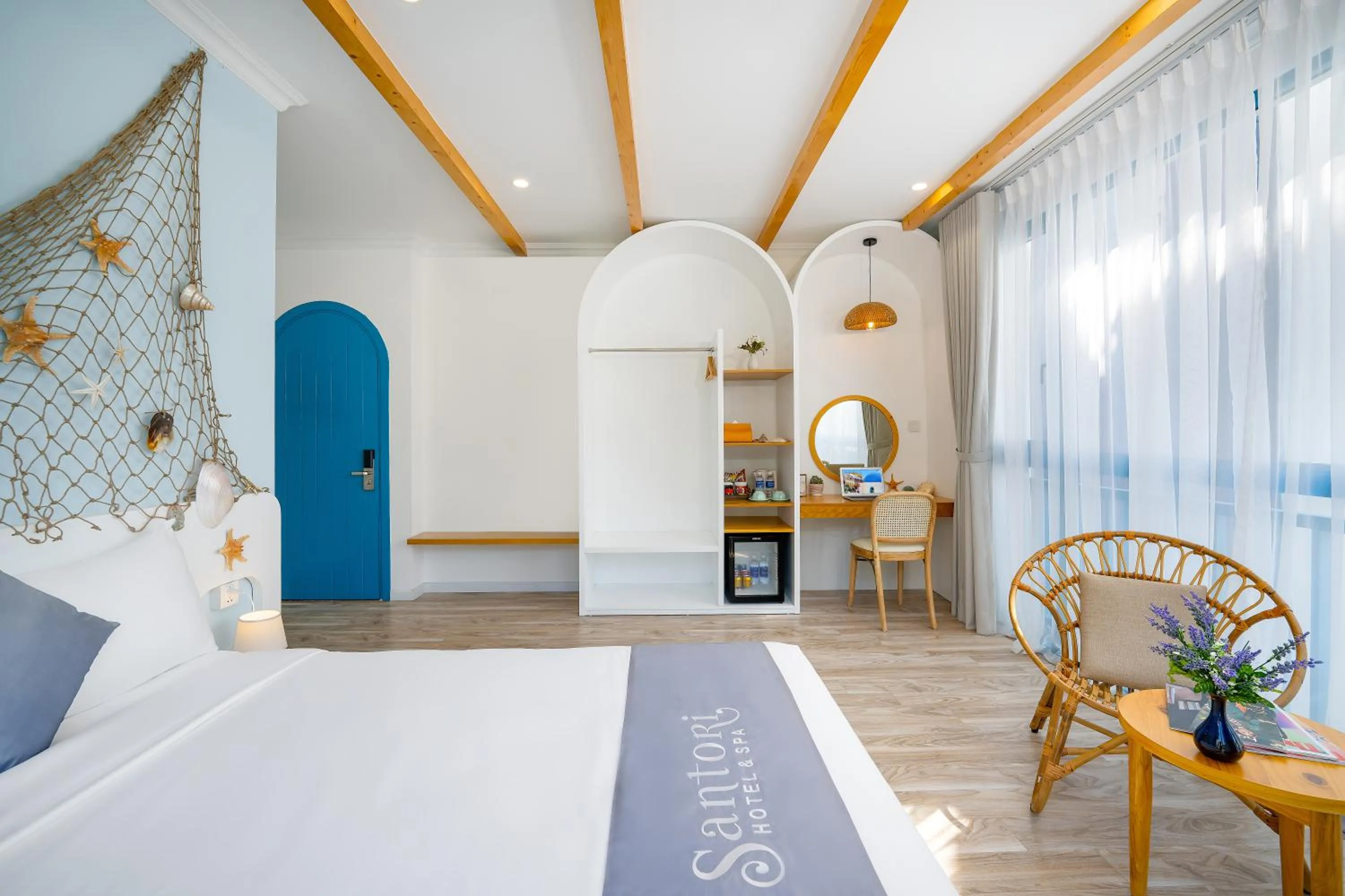 Bed in Santori Hotel And Spa