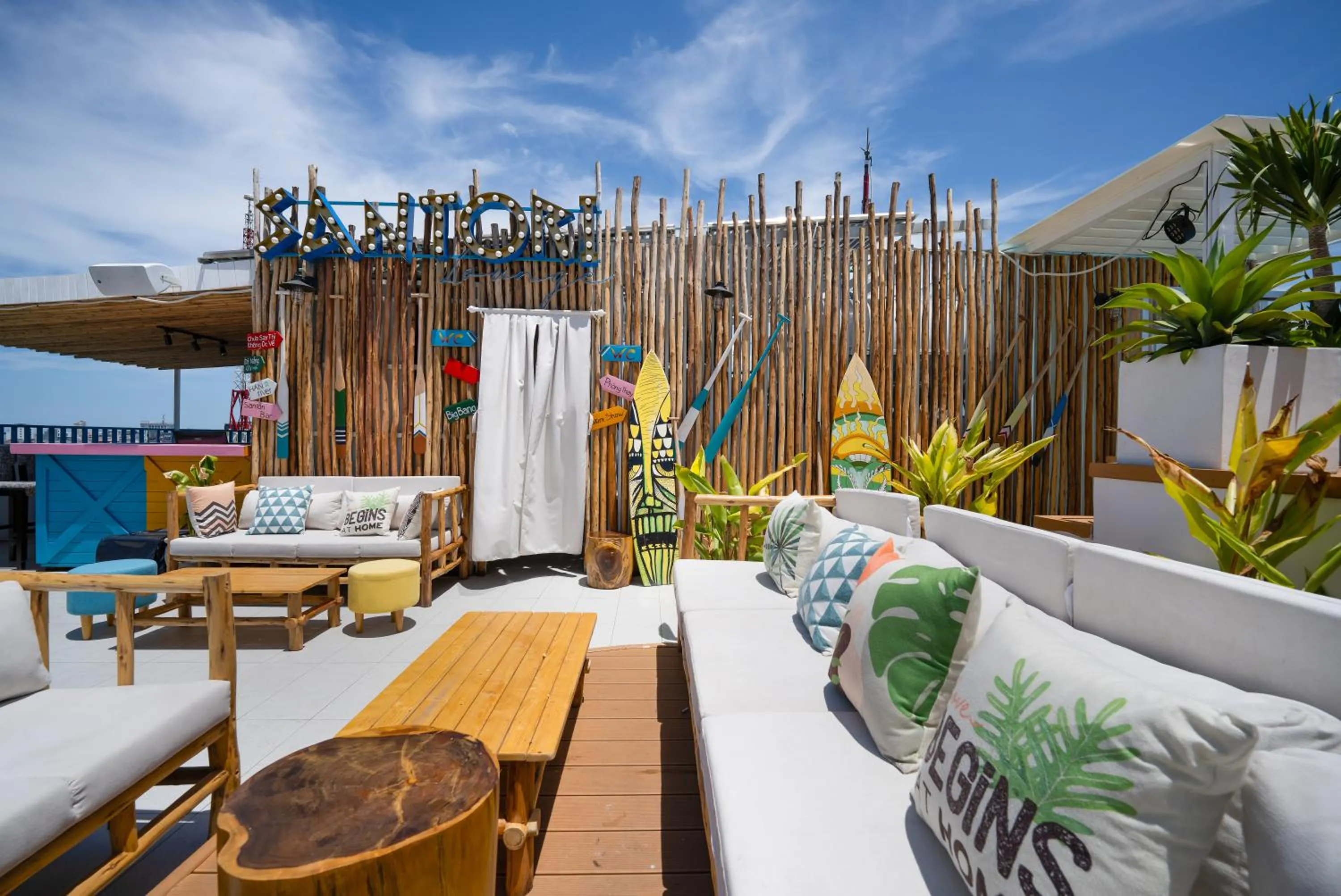 Entertainment in Santori Hotel And Spa