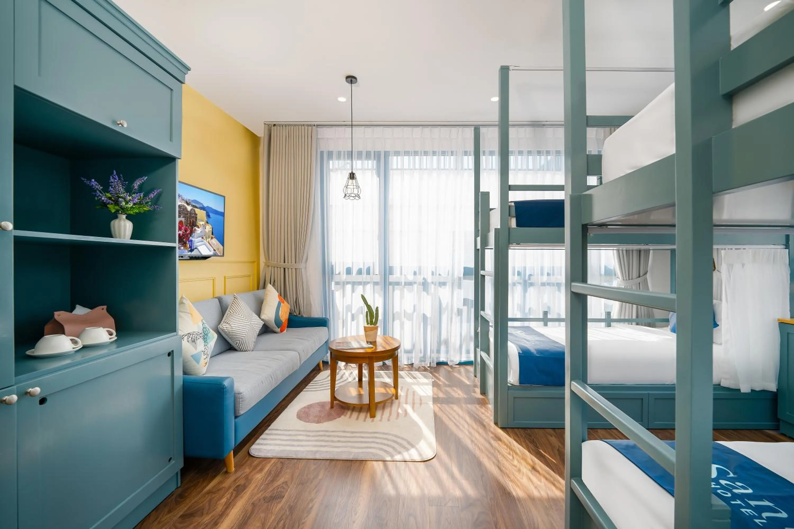 bunk bed in Santori Hotel And Spa