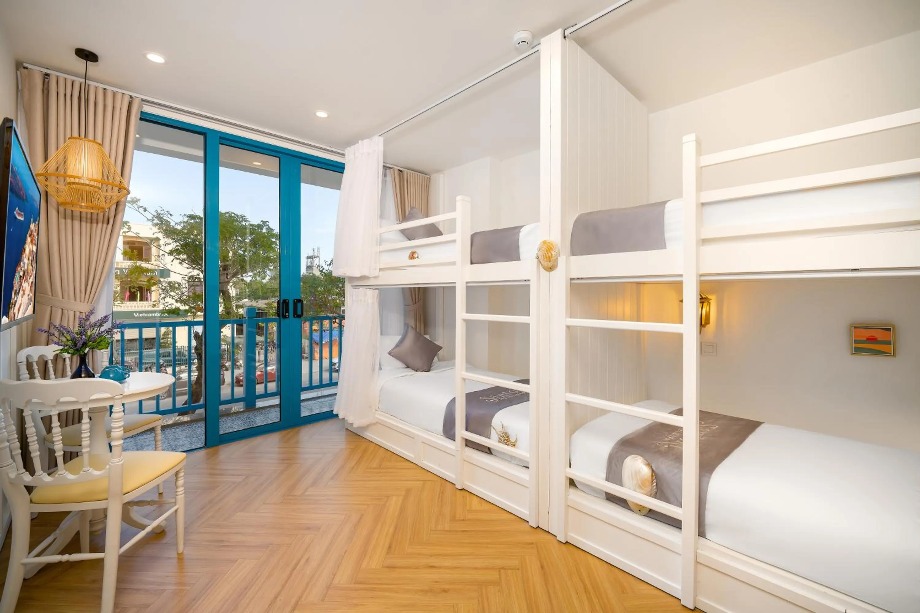 bunk bed in Santori Hotel And Spa