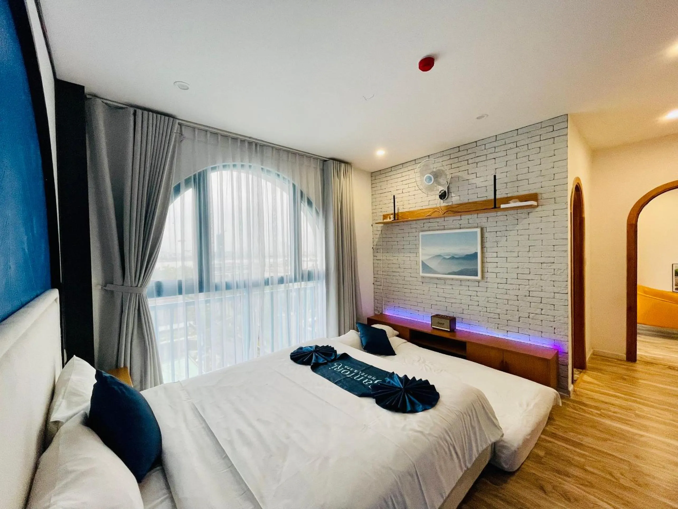 Bed in Santori Hotel And Spa