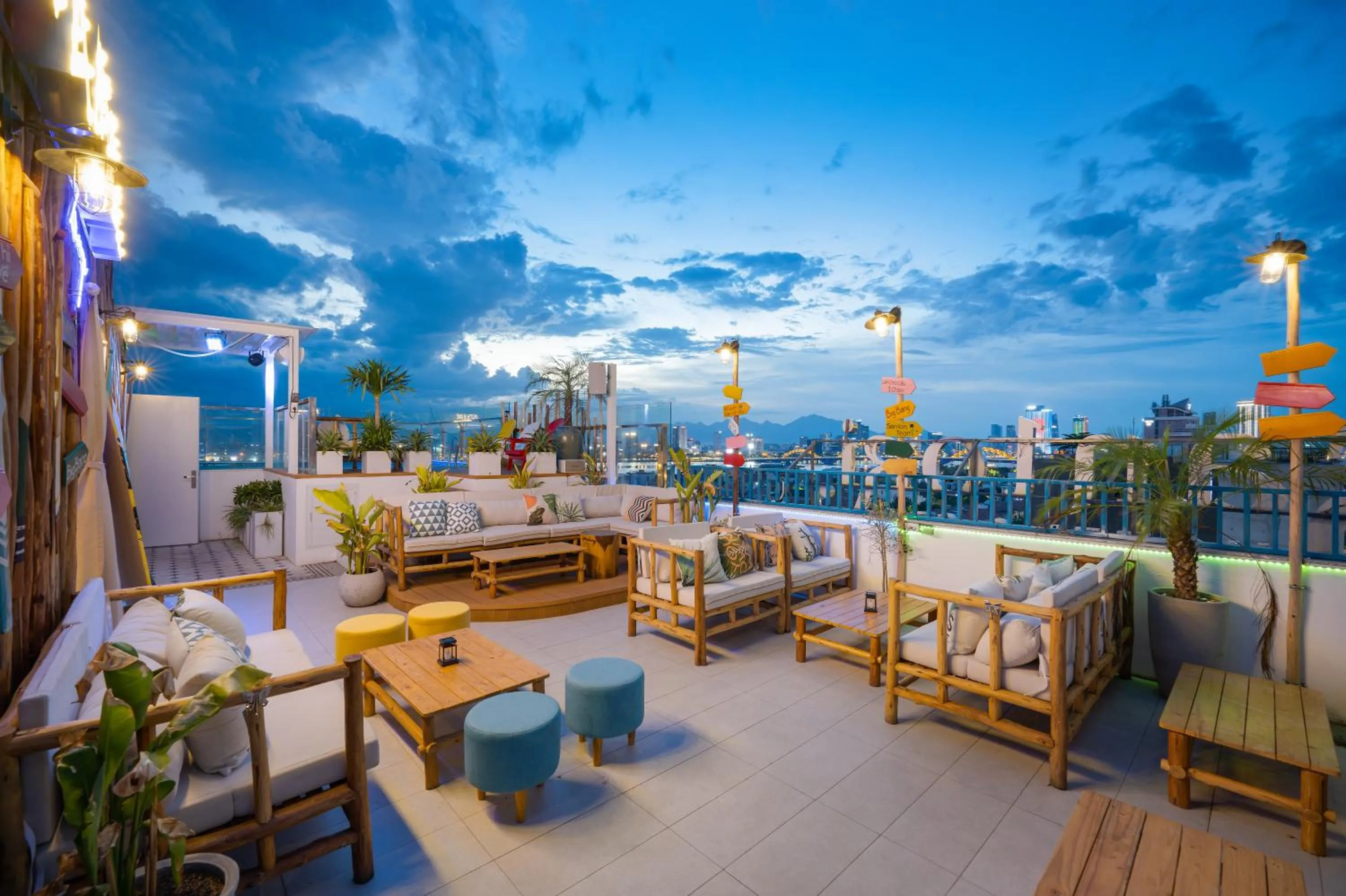 Entertainment in Santori Hotel And Spa