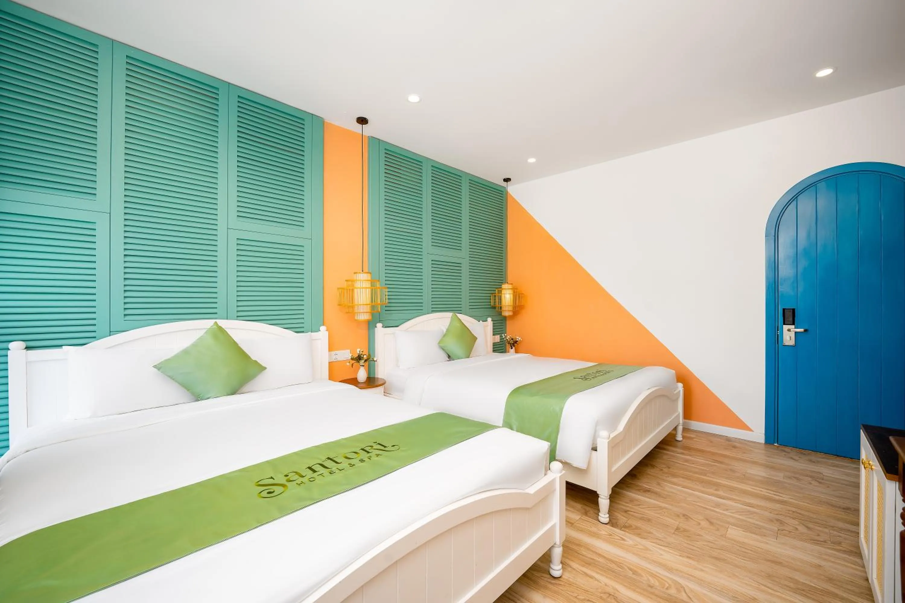 Bed in Santori Hotel And Spa