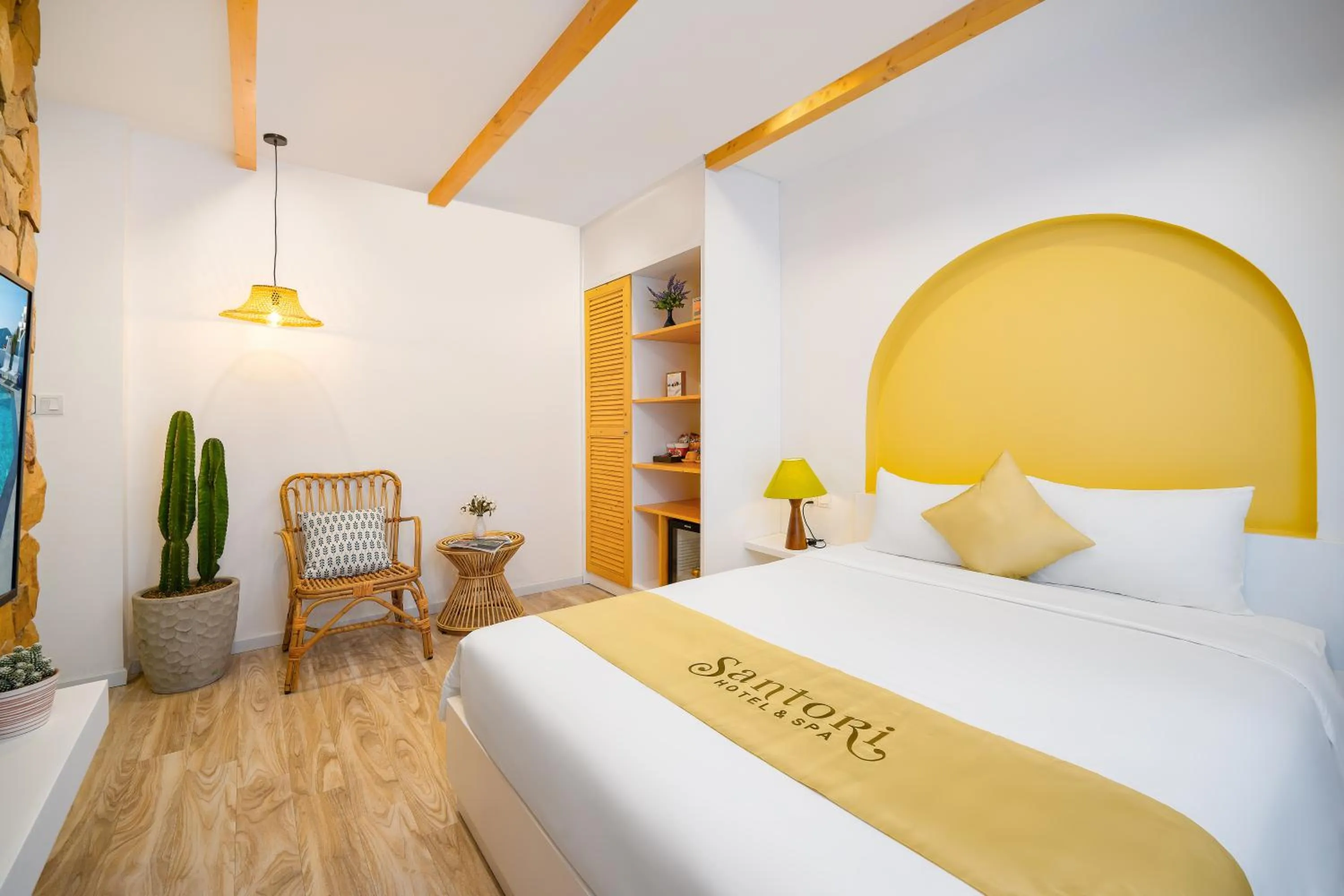 Bed in Santori Hotel And Spa