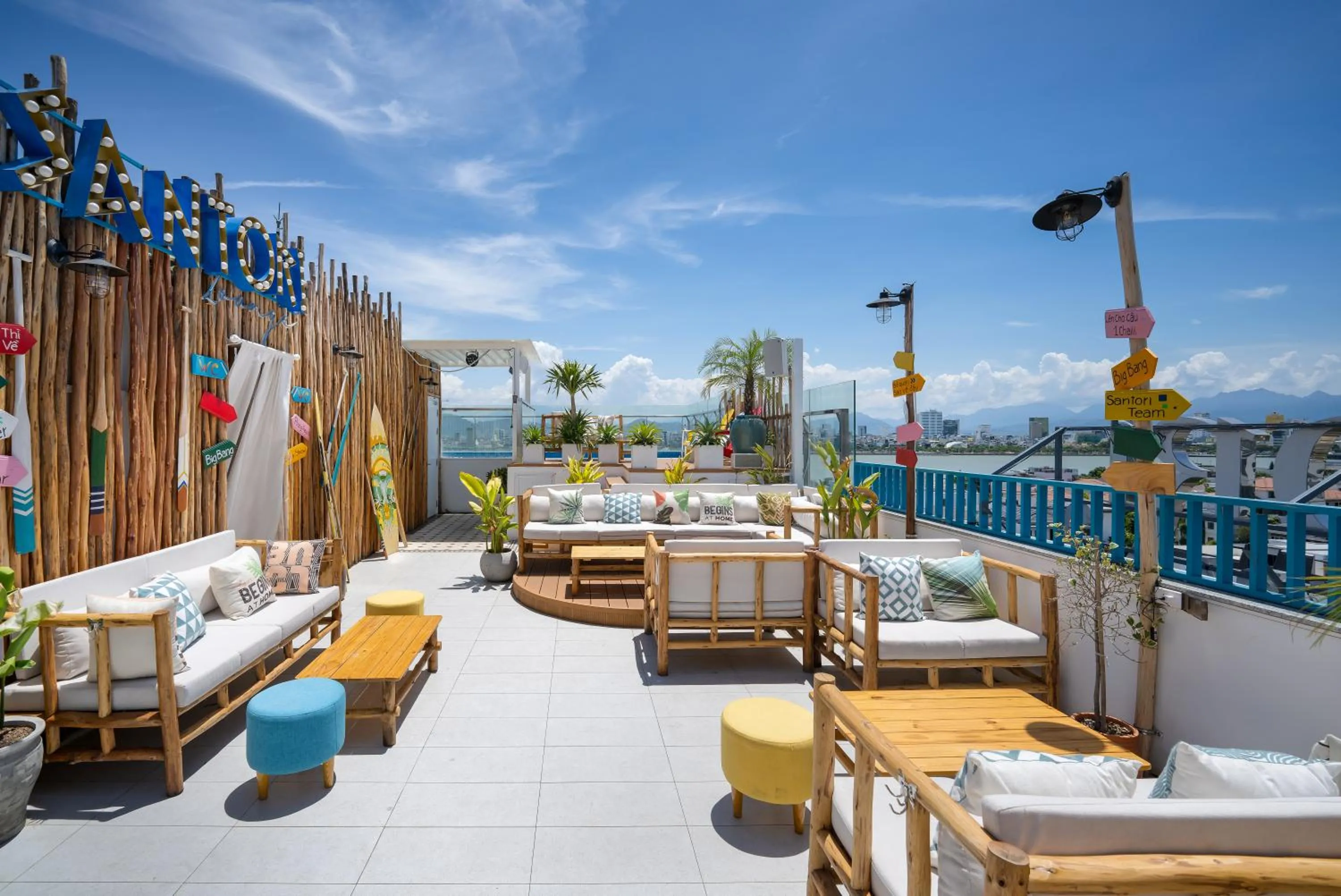 Entertainment in Santori Hotel And Spa