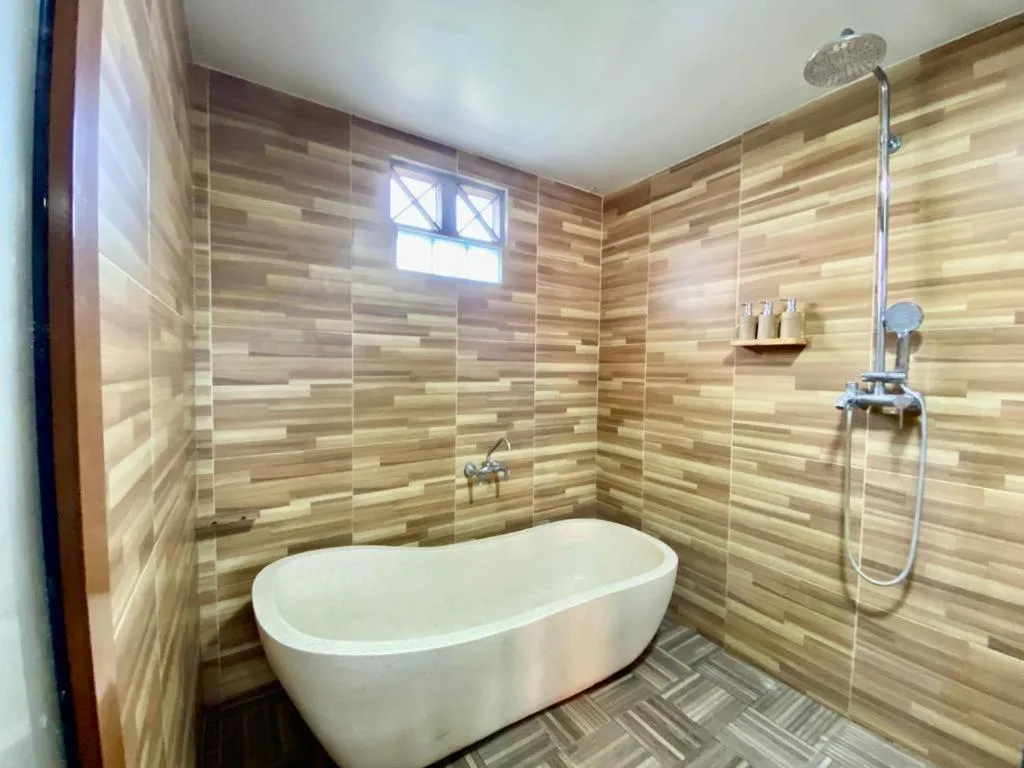 Shower in Sridewi Villas Ubud