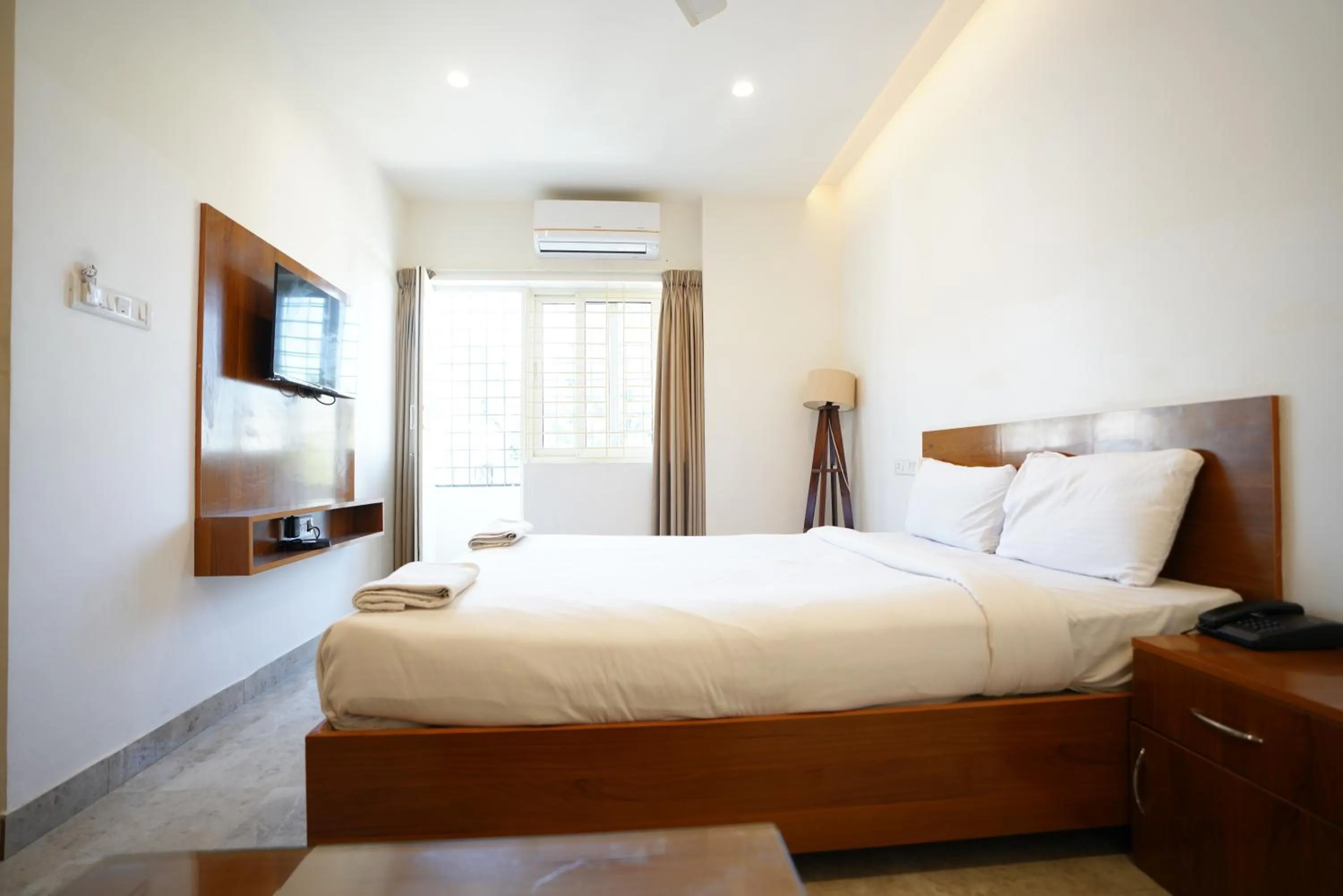 Bed in THE EKAH COMFORTS