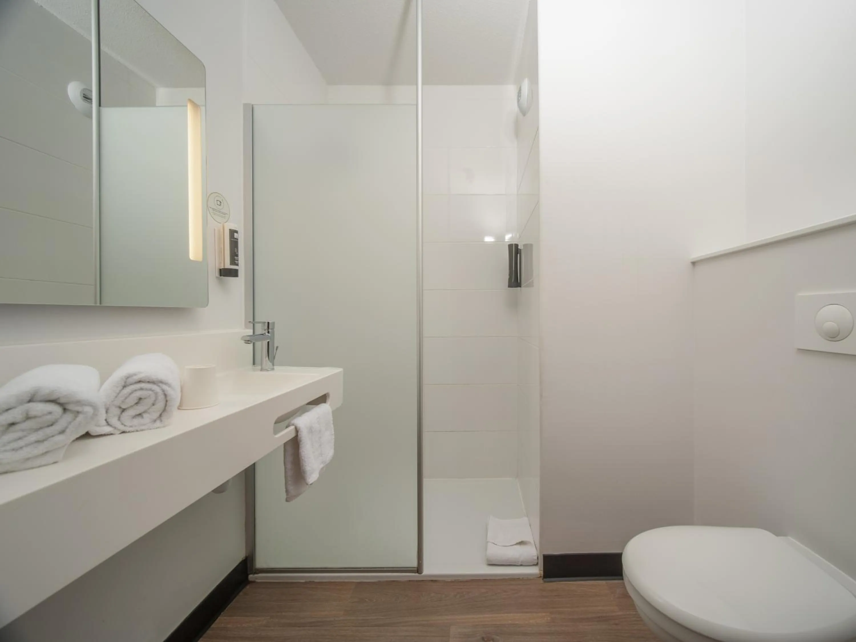 Shower in B&B HOTEL Fort-de-France