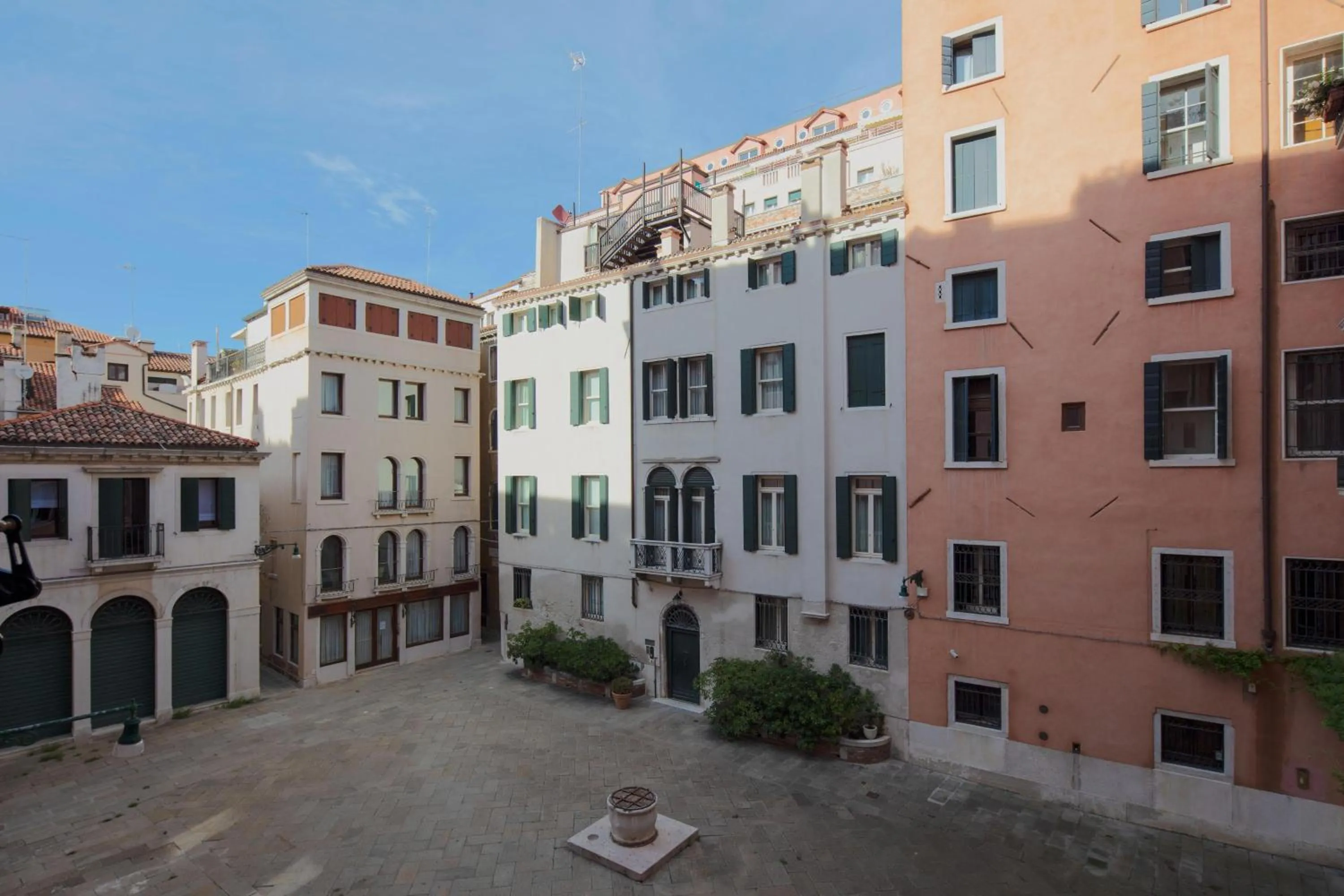 Photo of the whole room in The St. Regis Venice