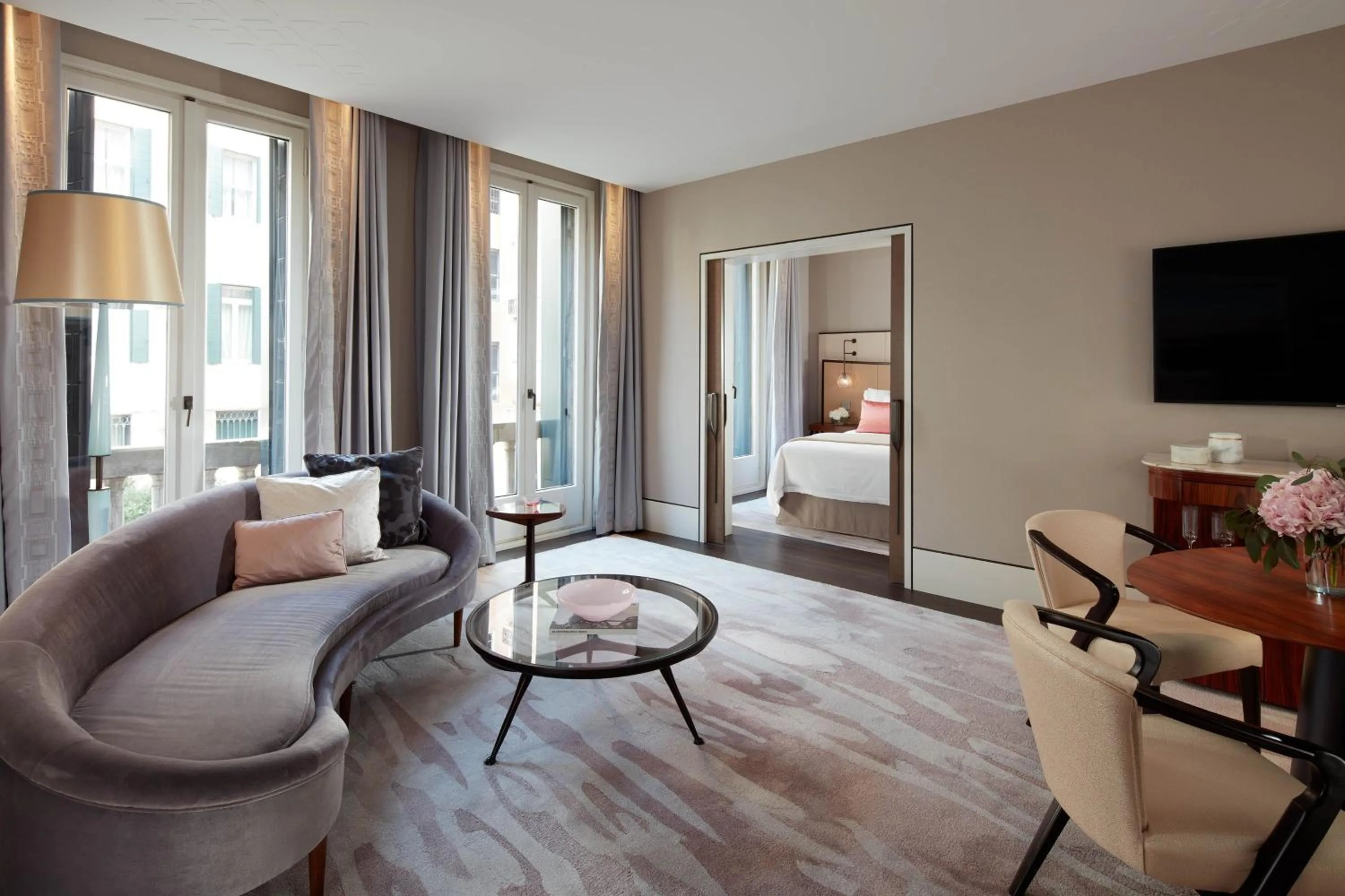 Photo of the whole room, Bed in The St. Regis Venice