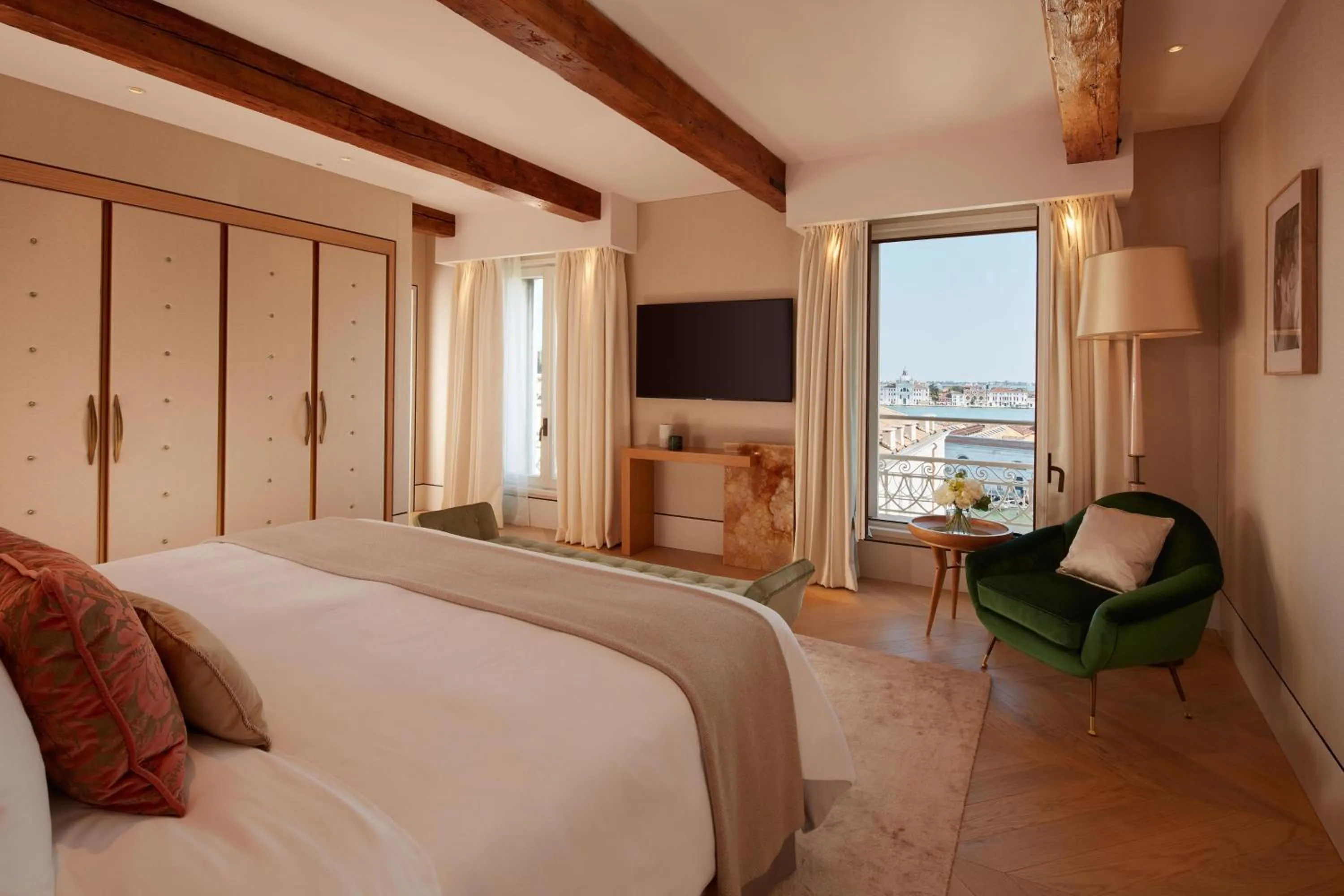 Bedroom, Bed in The St. Regis Venice