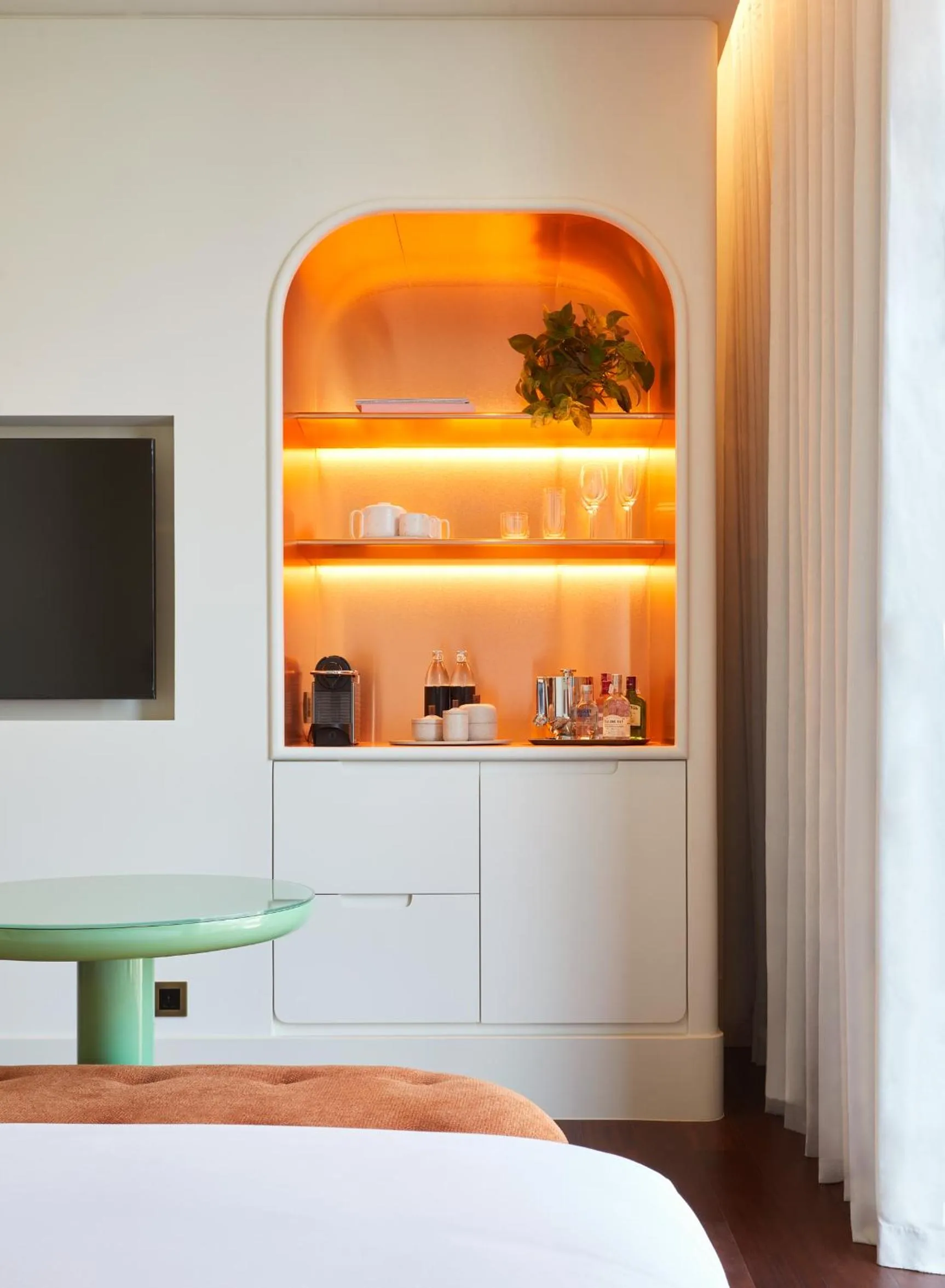 Coffee/tea facilities, Bed in The Standard, Bangkok Mahanakhon