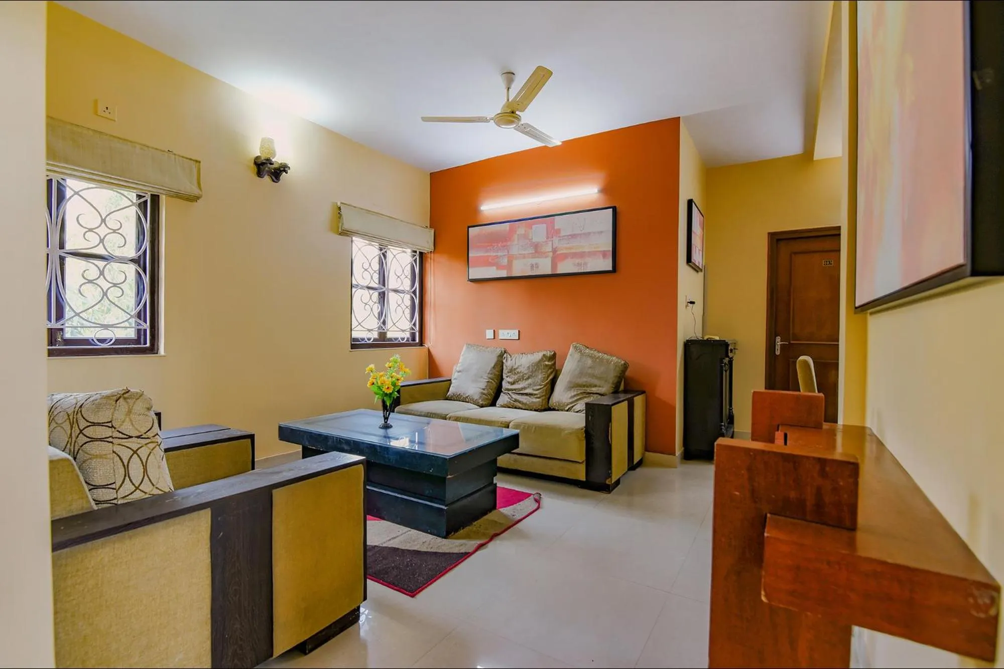 Living room in FabHotel New kolkata Residency Inn - Nr Axis Mall