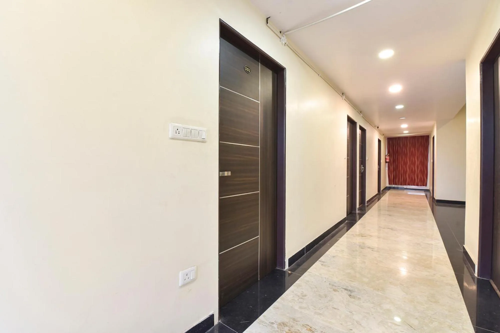 Lobby or reception in FabHotel Pink City - World Trade Park