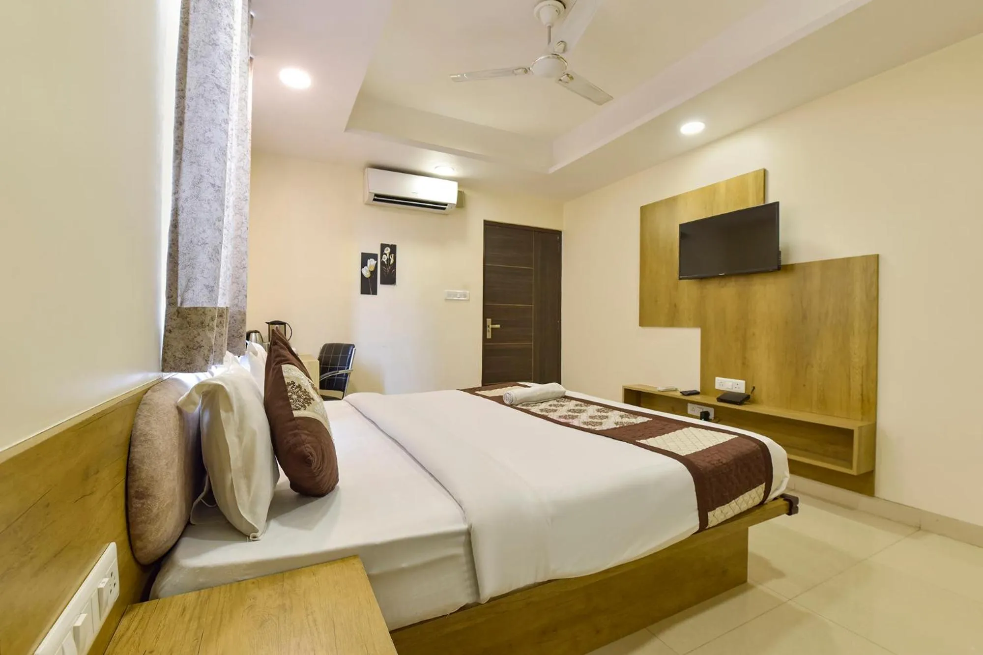 Bed in FabHotel Pink City - World Trade Park