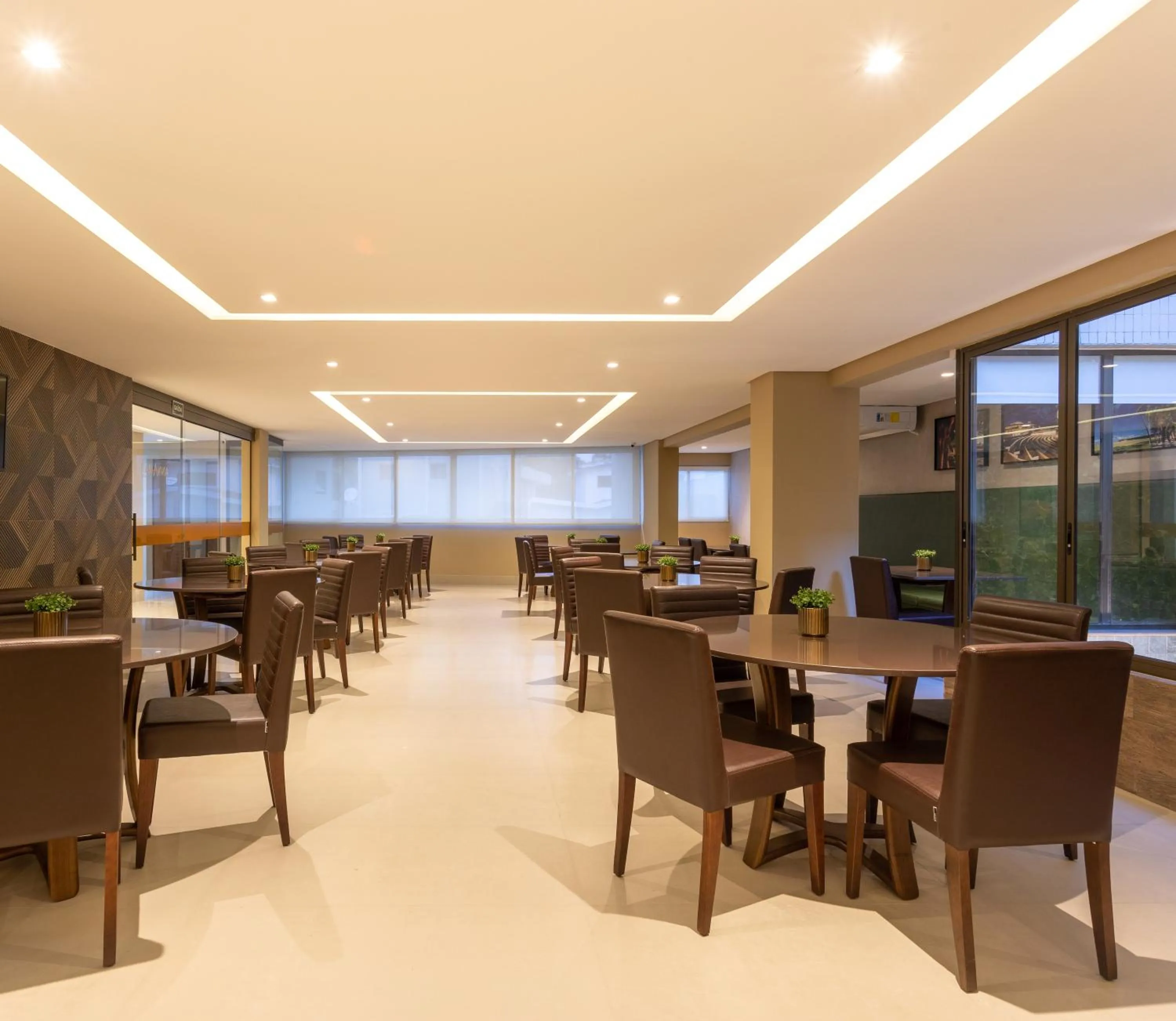 Restaurant/places to eat in Hotel Annamar Premium