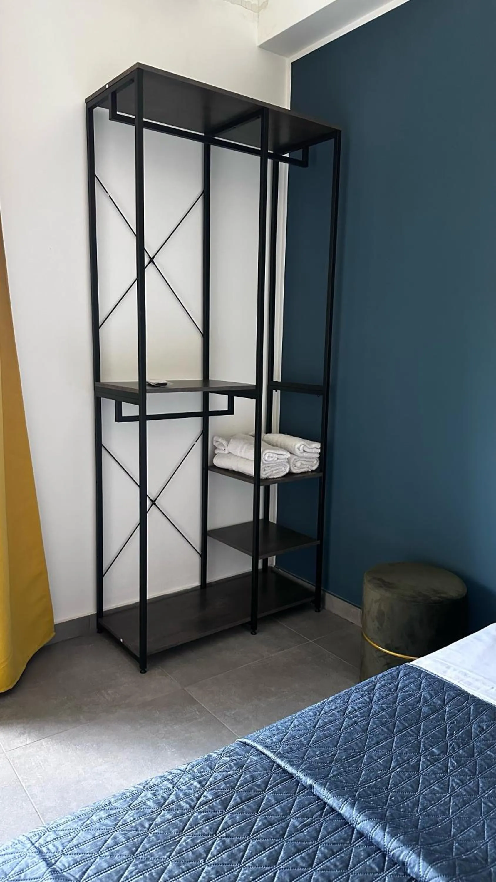 wardrobe, Bed in B&B SOUL Messina