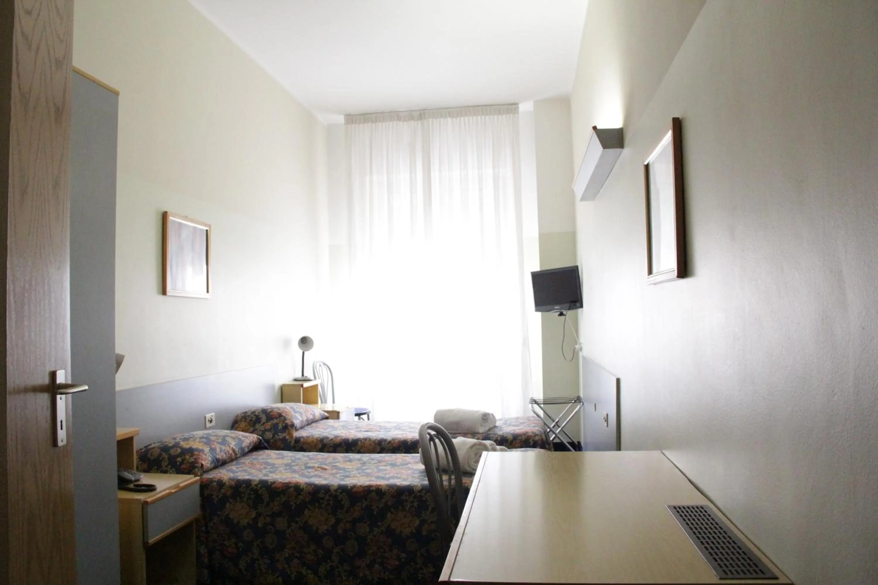 Bedroom, Bed in Hotel Lugano