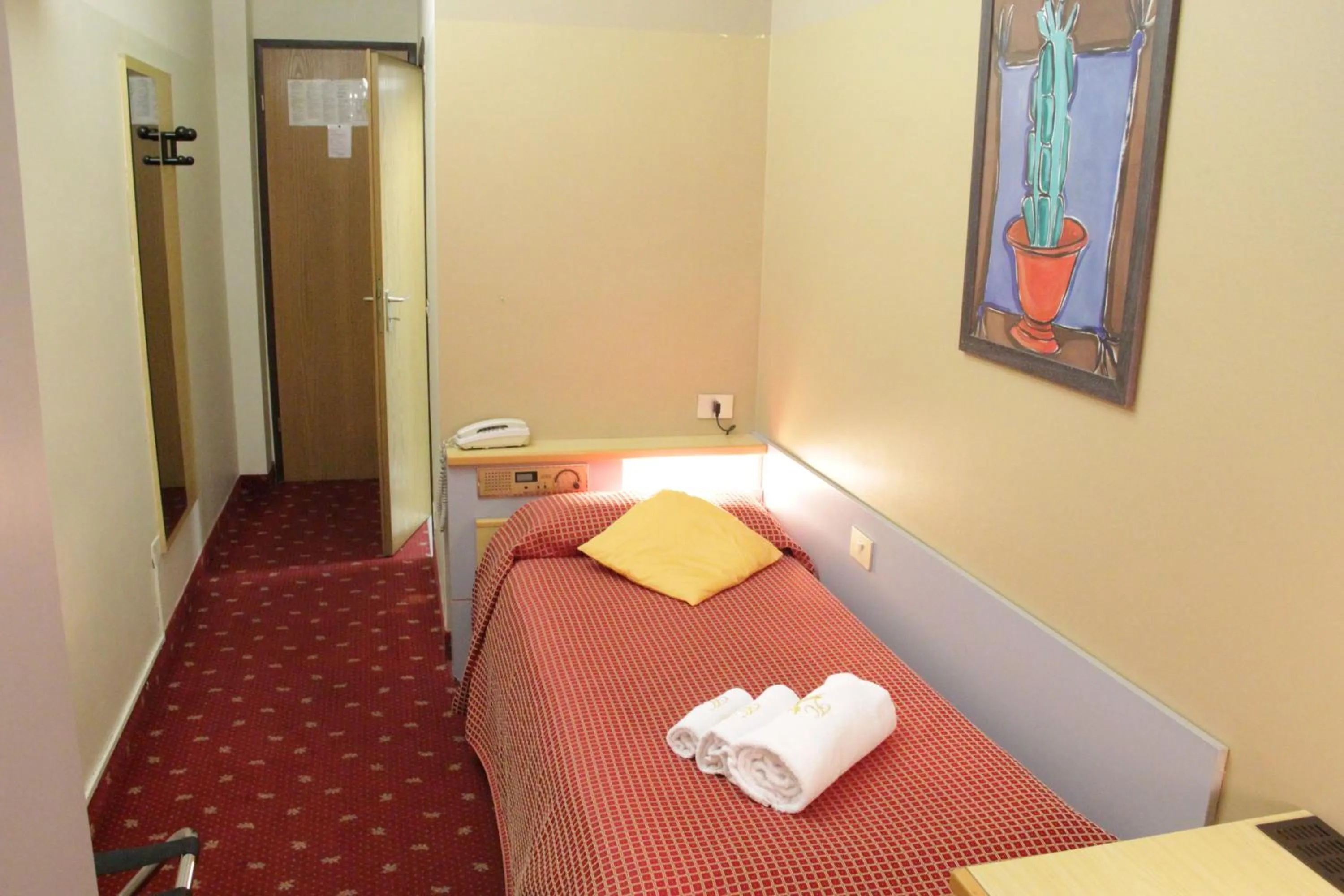 Bedroom, Bed in Hotel Lugano