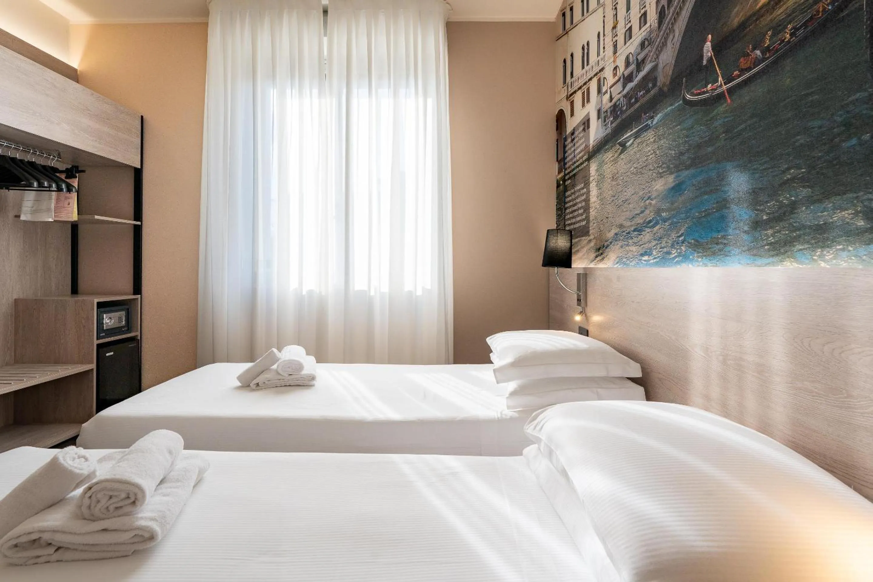 Bedroom, Bed in Jet Hotel, Sure Hotel Collection by Best Western