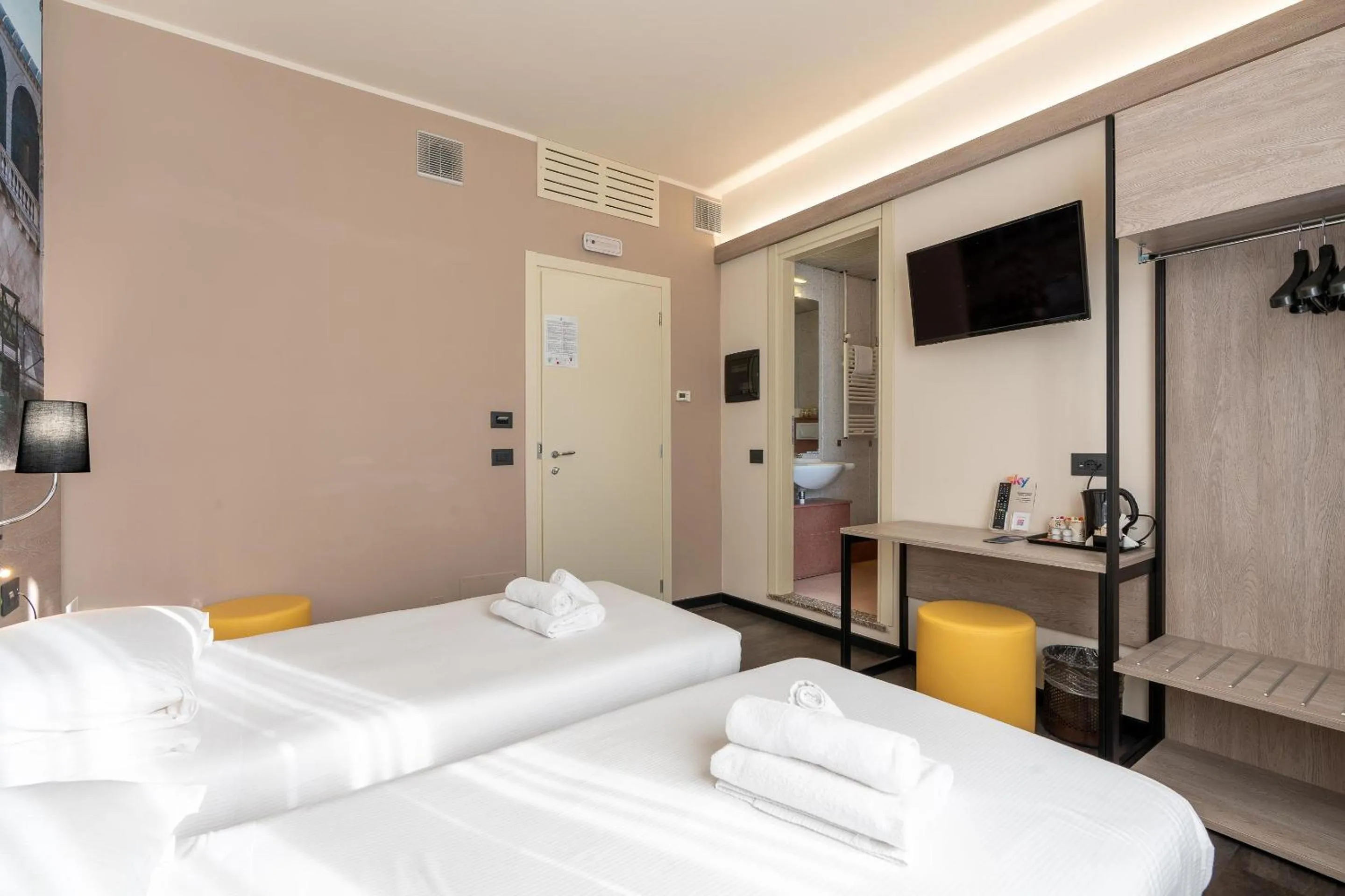 Bedroom, Bed in Jet Hotel, Sure Hotel Collection by Best Western