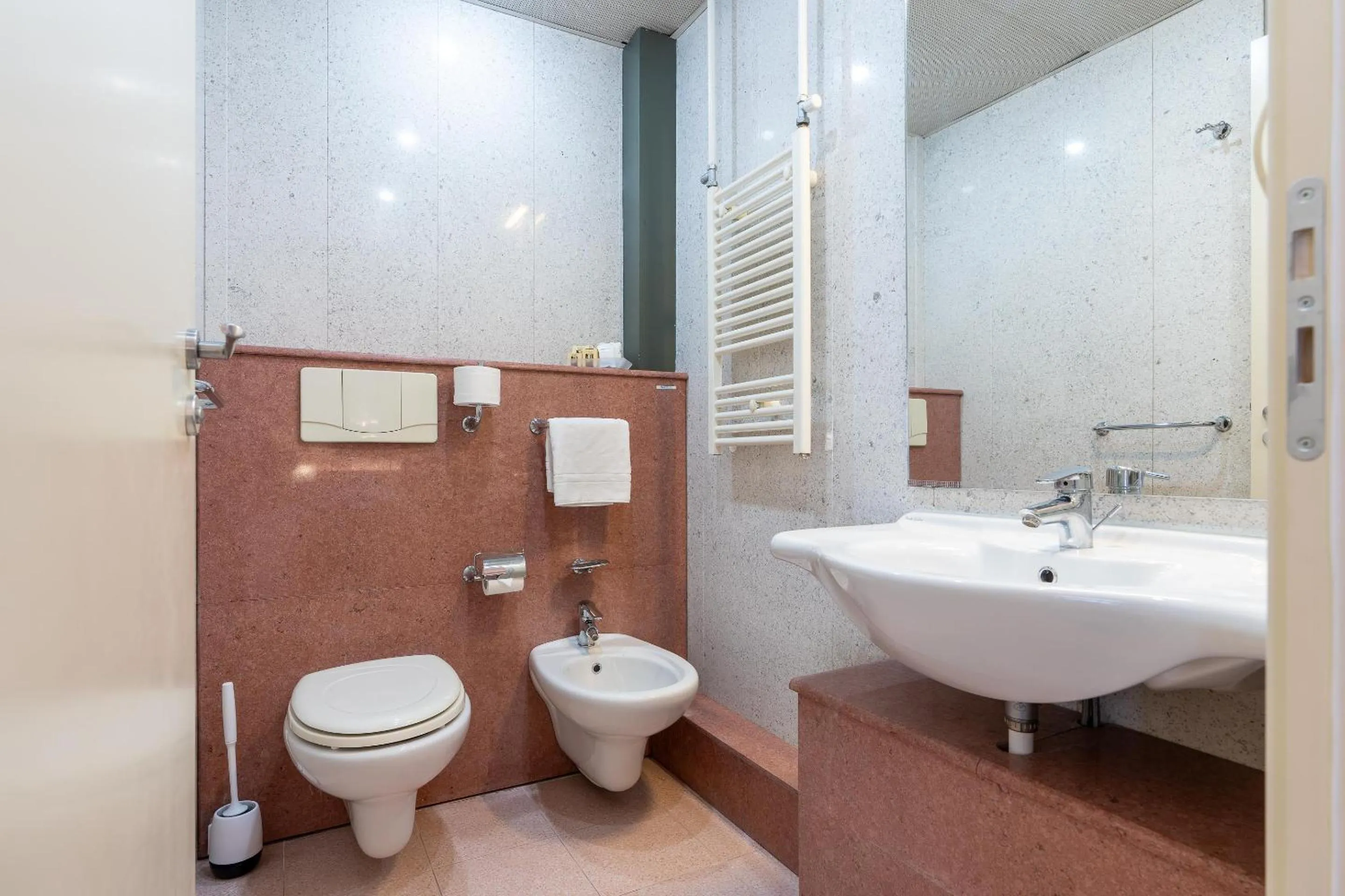 Bathroom in Jet Hotel, Sure Hotel Collection by Best Western
