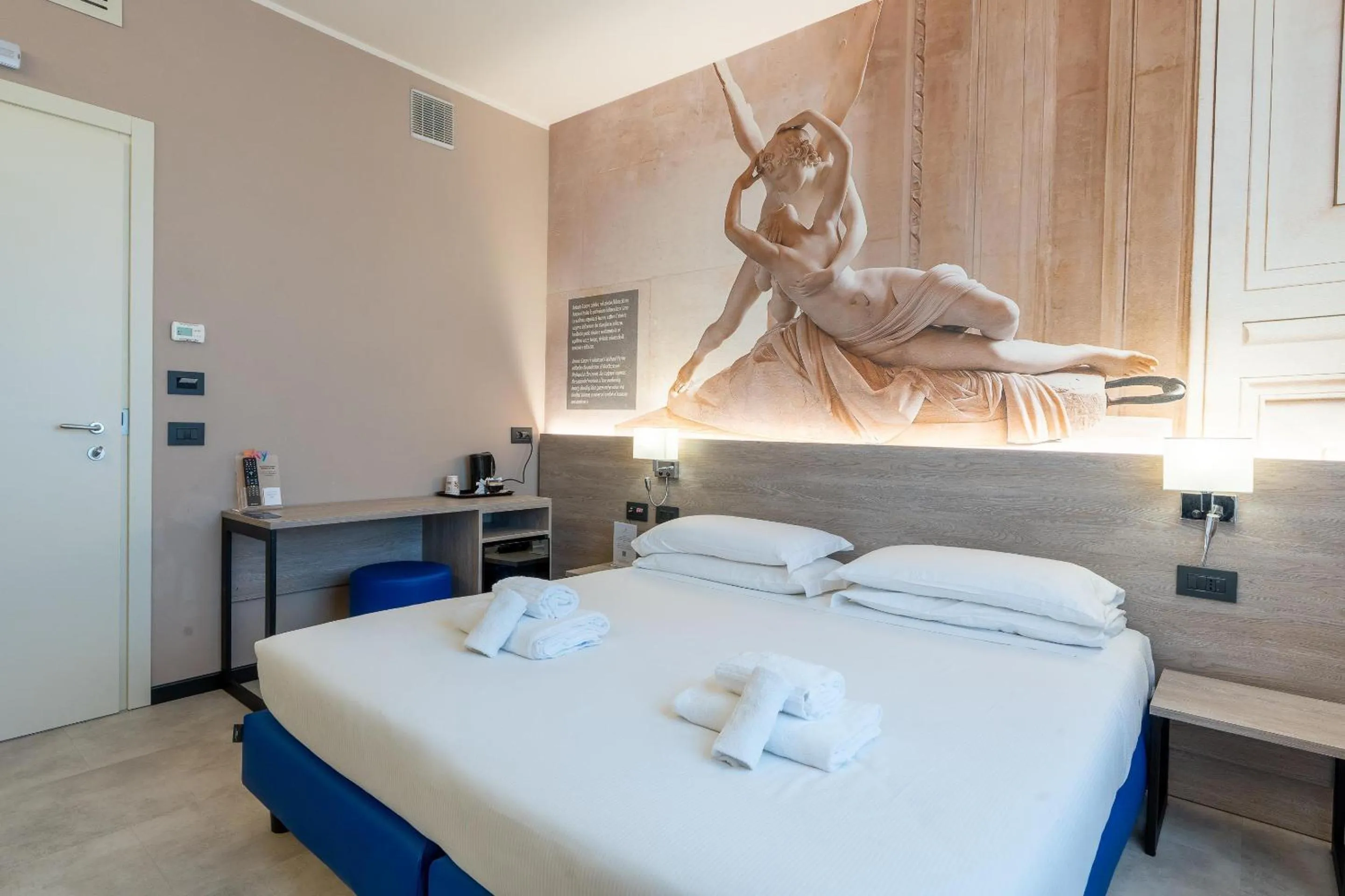 Bedroom, Bed in Jet Hotel, Sure Hotel Collection by Best Western