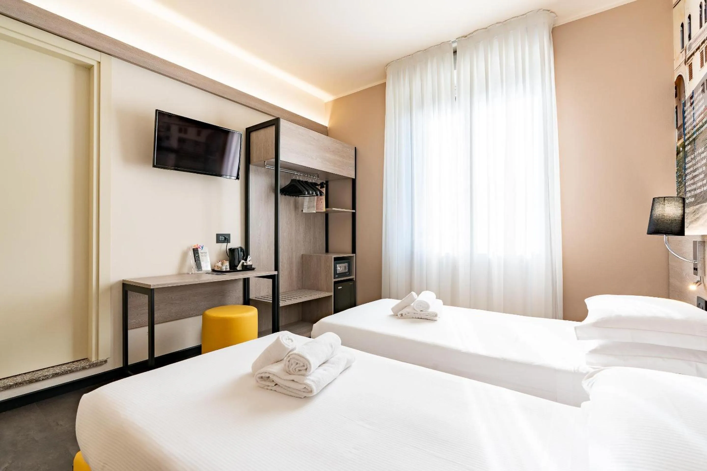 Bedroom, Bed in Jet Hotel, Sure Hotel Collection by Best Western