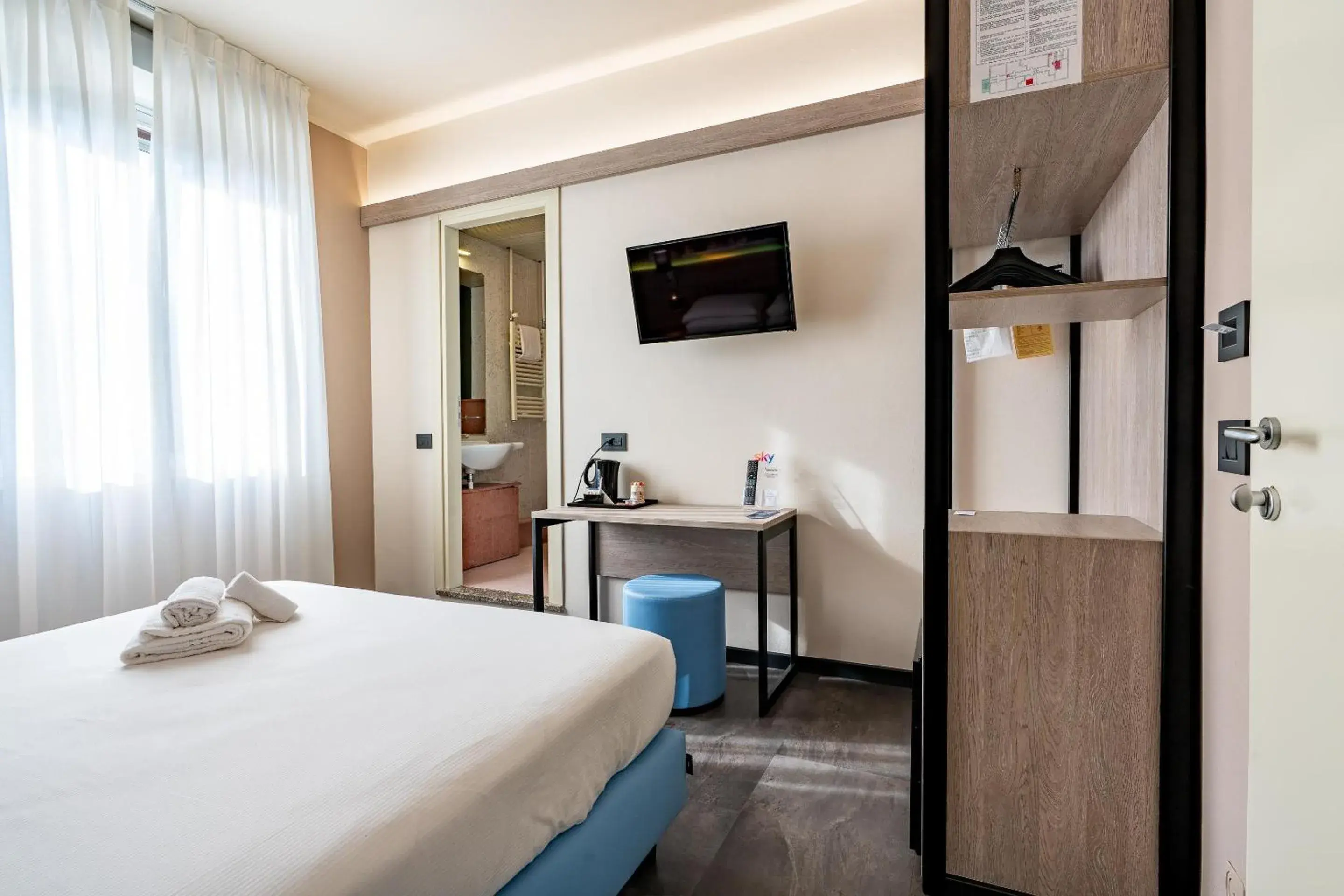 Economy Queen Room in Jet Hotel, Sure Hotel Collection by Best Western Economy Queen Room in Jet Hotel, Sure Hotel Collection by Best Western